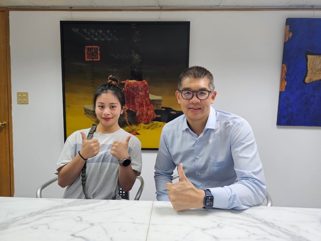 連勝文（右）祝賀方莞靈（左）破全國紀錄。（翻攝連勝文臉書）