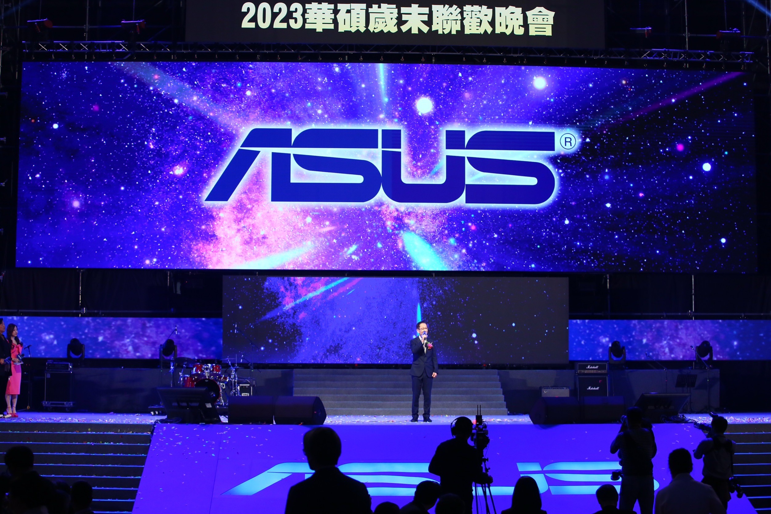 華碩去年底股價飆破500元、創近28年新高，睽違3年的實體尾牙更祭出Toyota Altis和總獎金超過2,000萬元大紅包。
