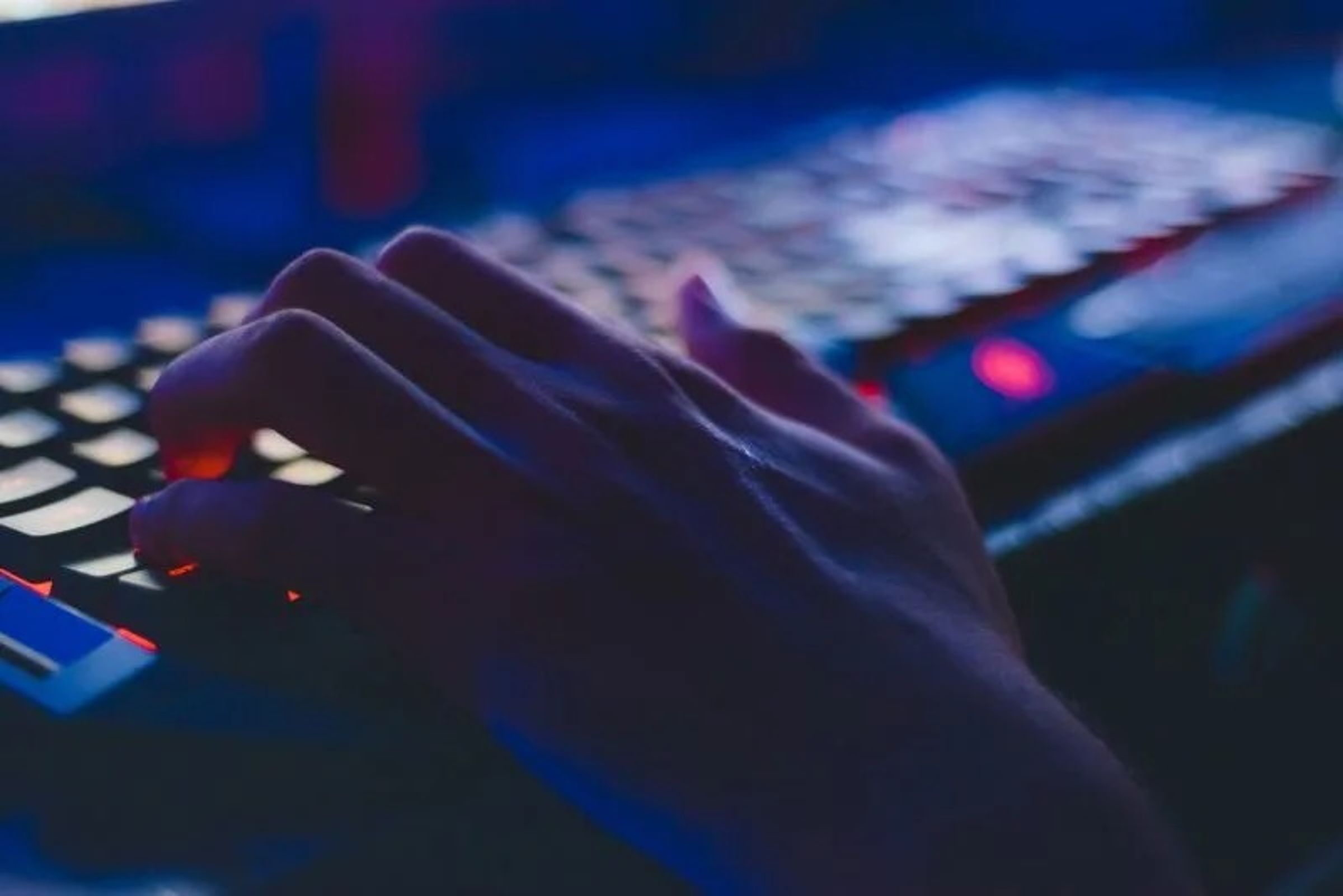 據傳「太子集團」旗下還經營色情產業,其中柬埔寨的「麻豆傳媒」就是太子集團旗下的公司。(翻攝自Pexels)