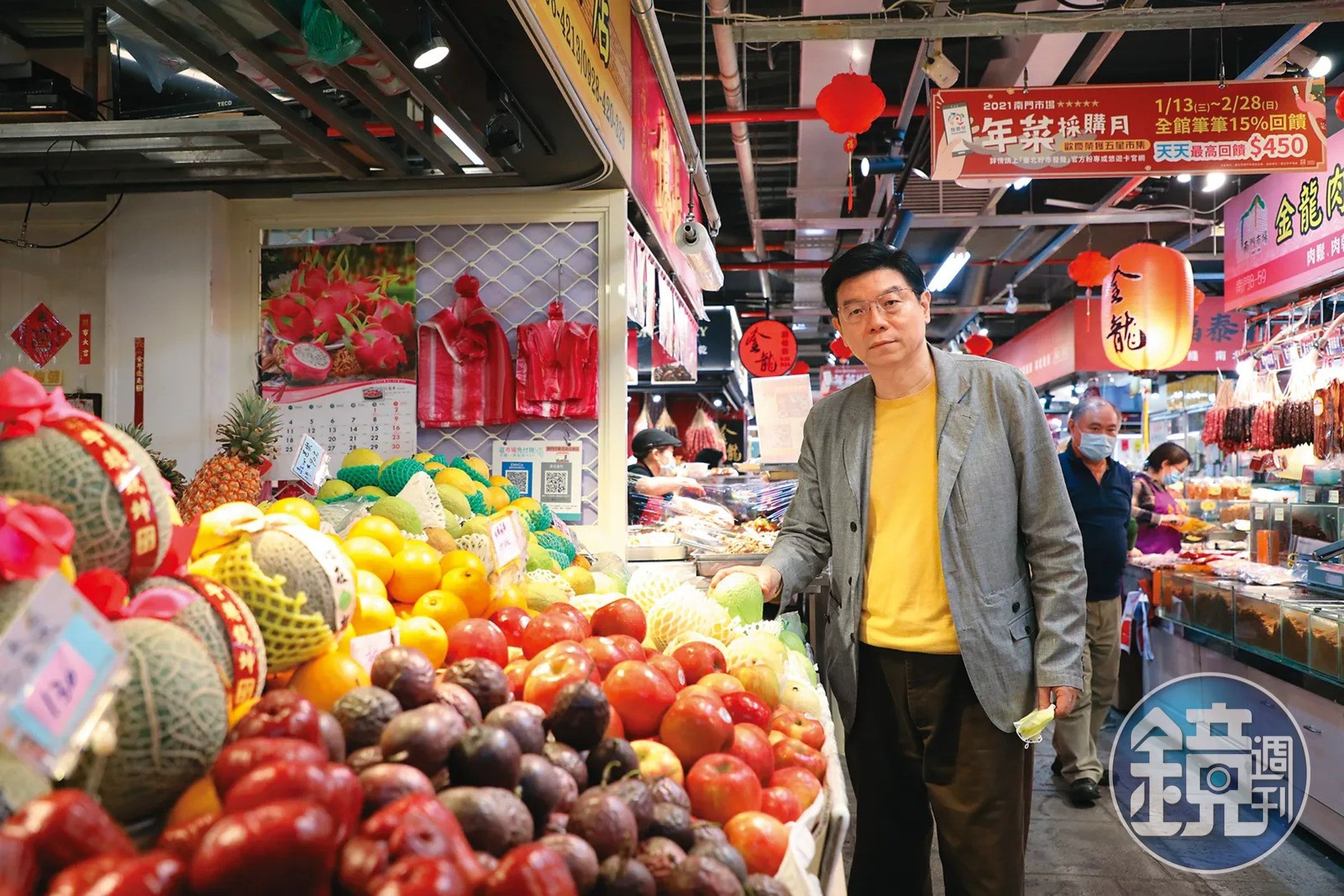 裴社長喜歡逛南門市場，採買食材。（鏡週刊提供）