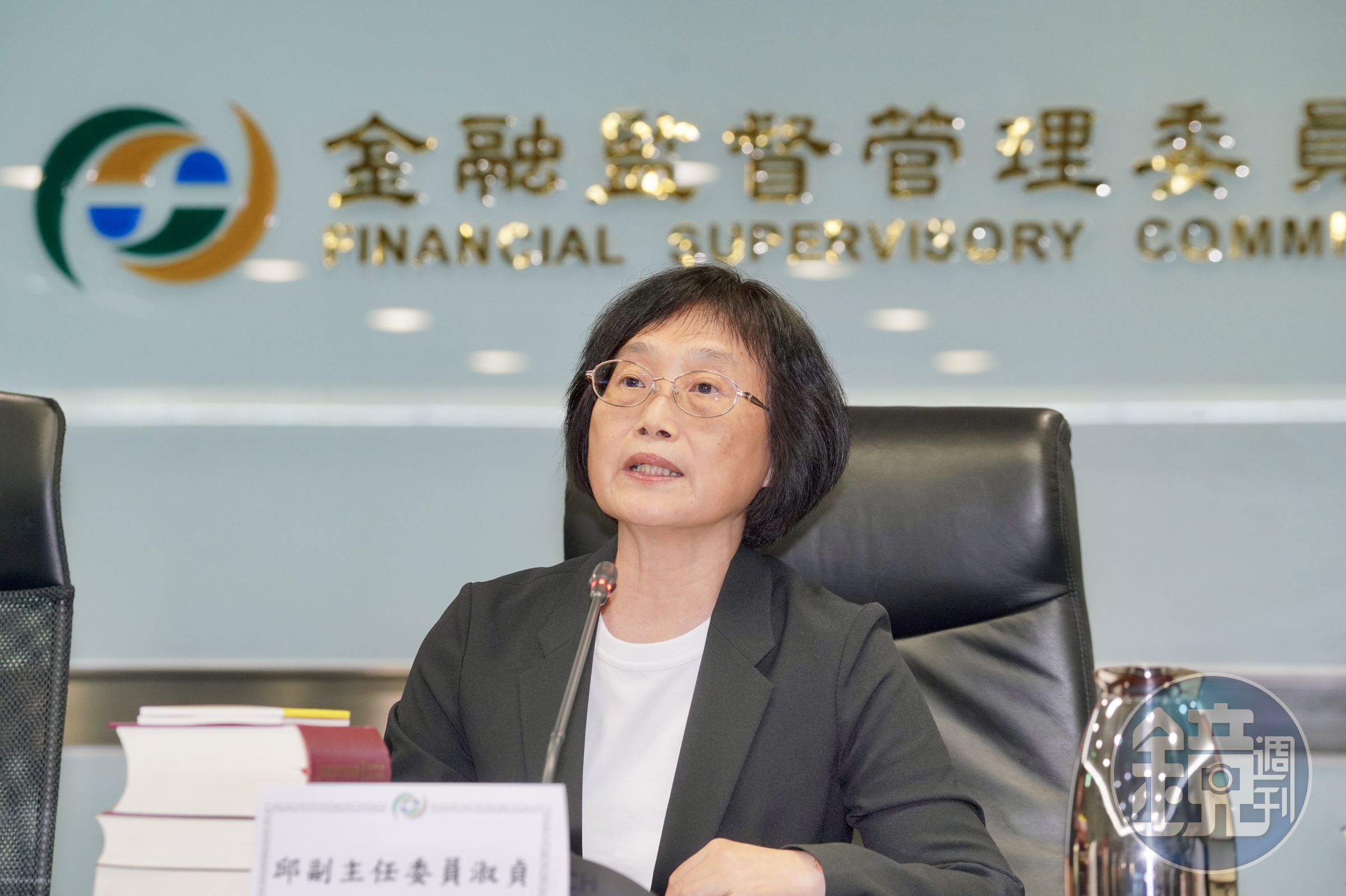 金管會副主委邱淑貞宣布,中信金公開收購新光金一案予以緩議。