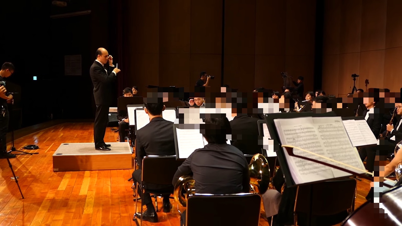 管樂團指揮符秦僥曾任多個管樂團及各級學校客席指揮，在業界頗受好評。（翻攝自旭曲交響樂團臉書）