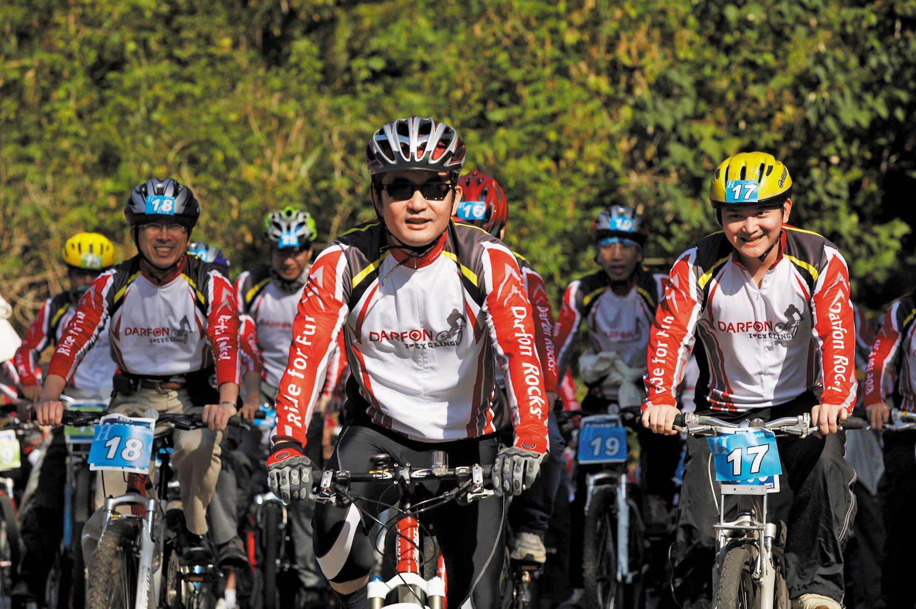 達方董座蘇開建本身就喜歡各式運動,當年迷上騎自行車,剛好遇上蘋果MAC電腦鍵盤要求高又要分單給其他供應商,便開始研究電動自行車,後創BESV電動自行車品牌。(達方提供)