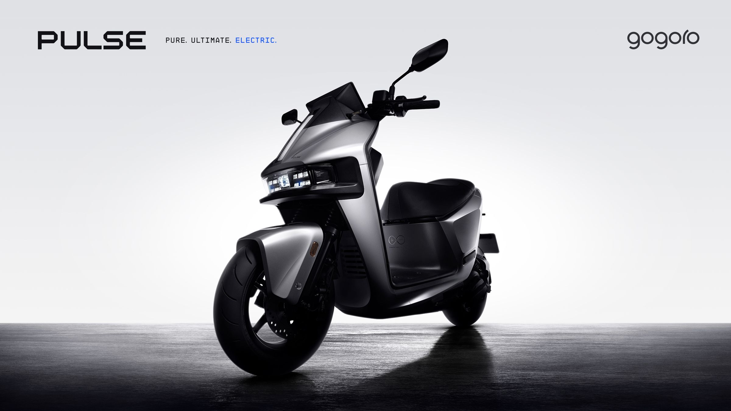 Gogoro Pulse 以 Aeroforce 空氣力學設計呈現截然不同的造型,以氣流動態模擬除去不必要的銳角,彷彿以「風切」雕琢極具未來感的車身外觀,肌理分明且簡潔流暢。