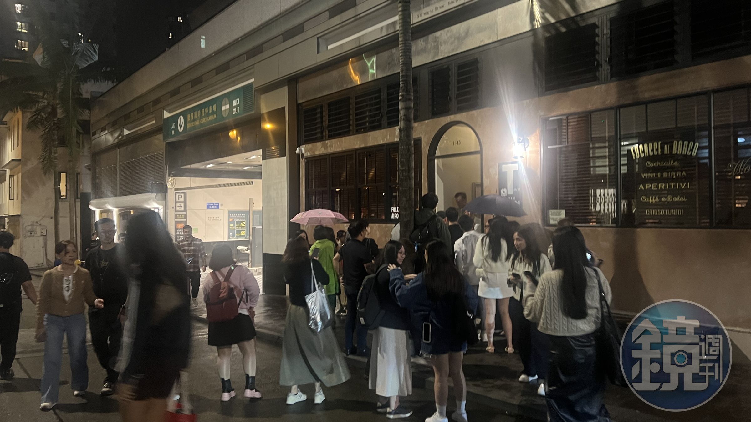 這兩年聲名大噪的Bar Leone，吸引世界各地的觀光客來朝聖，喝一杯酒動輒要等2小時。