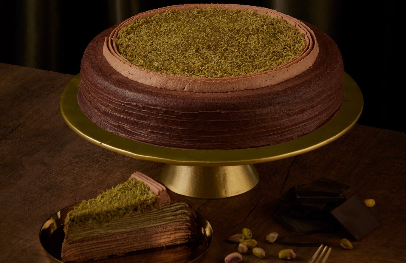 Lady M昨晚貼出公告，不再單賣杜拜巧克力的口味，外帶、內用都有特定的組合。（翻攝自Lady M臉書）