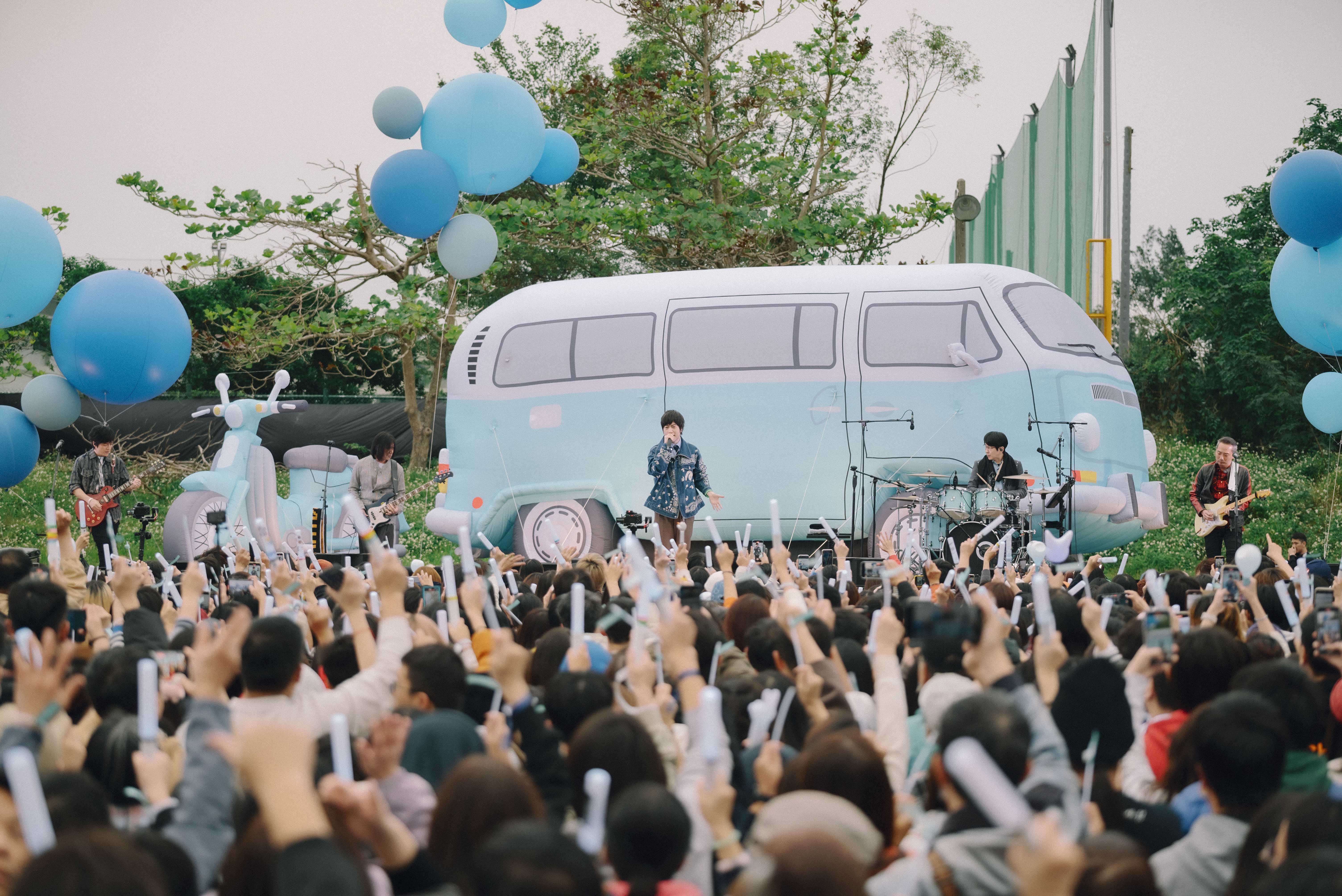 五月天藉《Just Love It！一路向東》，第一次在花蓮玉里開唱。（相信音樂提供）