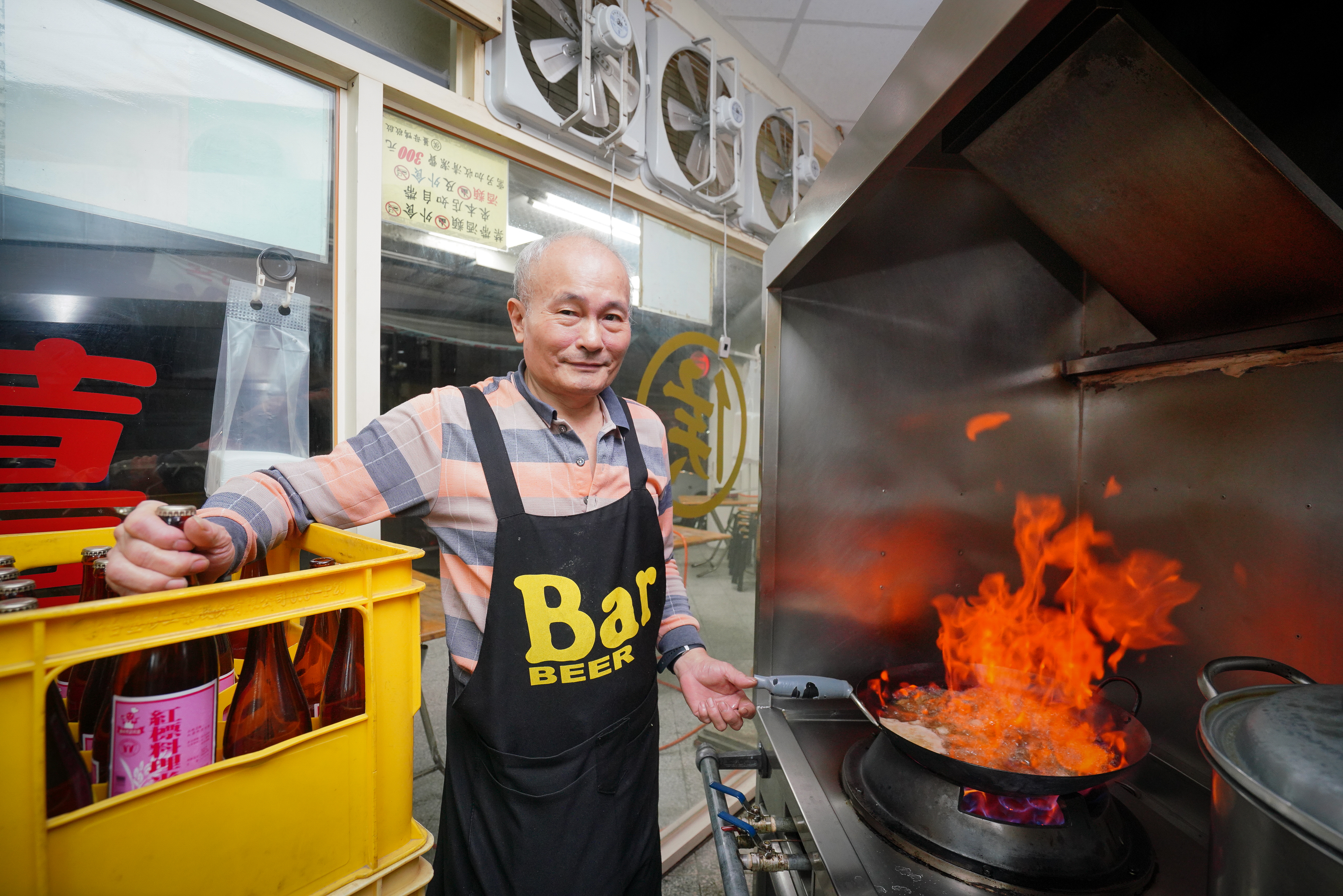 雲林農家出身的侯翔笙，為幫離鄉打拚的人補身，開店賣薑母鴨。他堅持全米酒不加一滴水，純正口味屹立不搖44年。