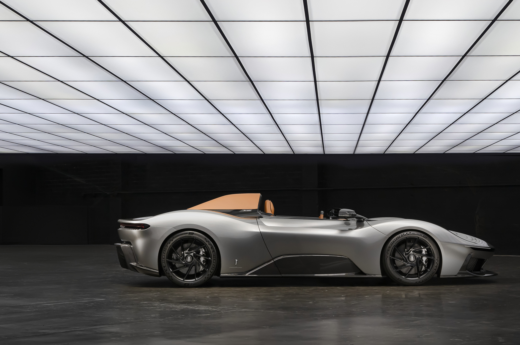 【海外車訊】超越蝙蝠車的存在？B95 Gotham揭秘布魯斯·韋恩的奢華生活！