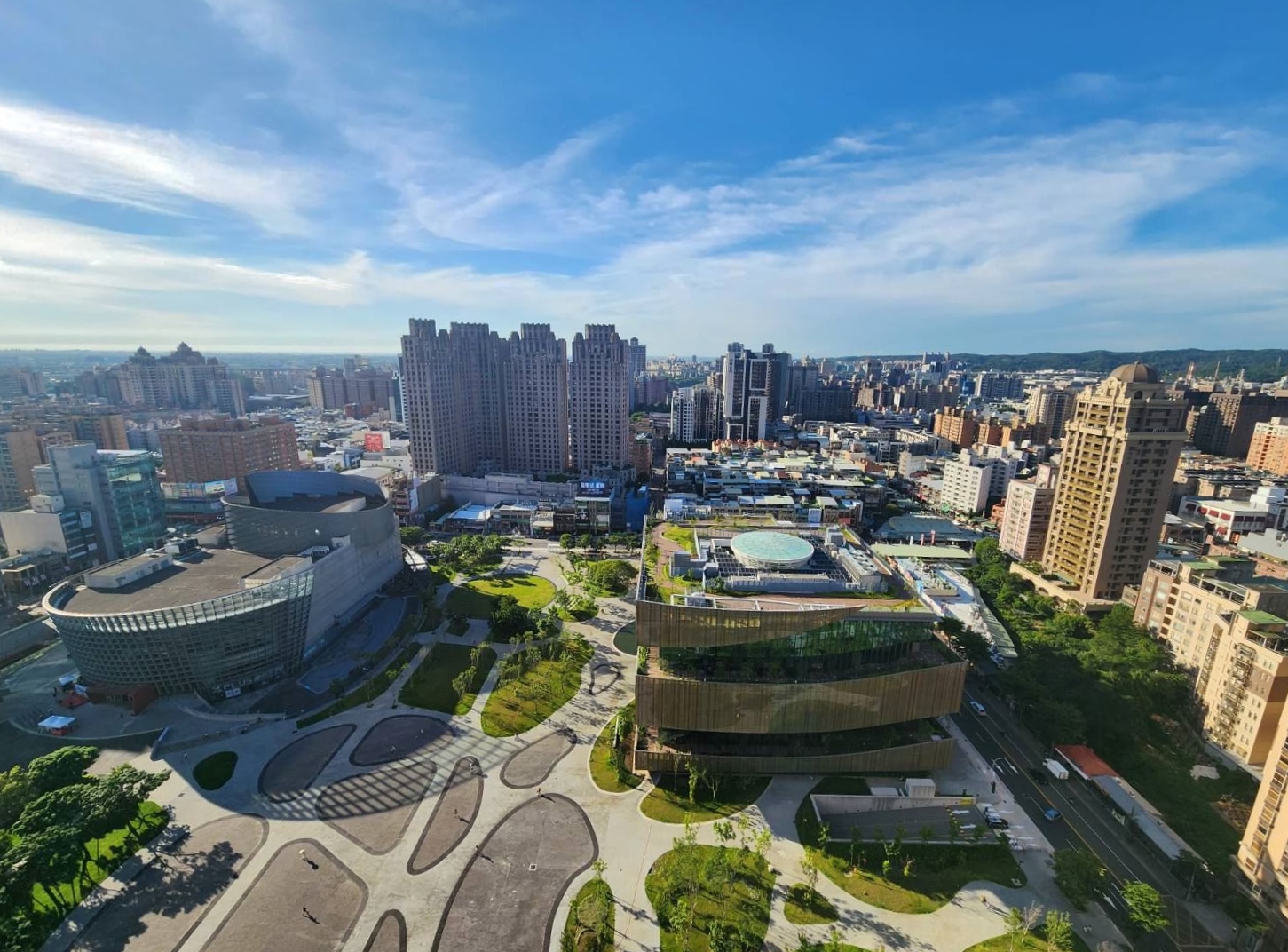 永慶房產集團比較七大都會區2025上半年和2024下半年的總價中位數，桃園市因房價相對親民，房價有所支撐外，其餘縣市房價全面下跌。