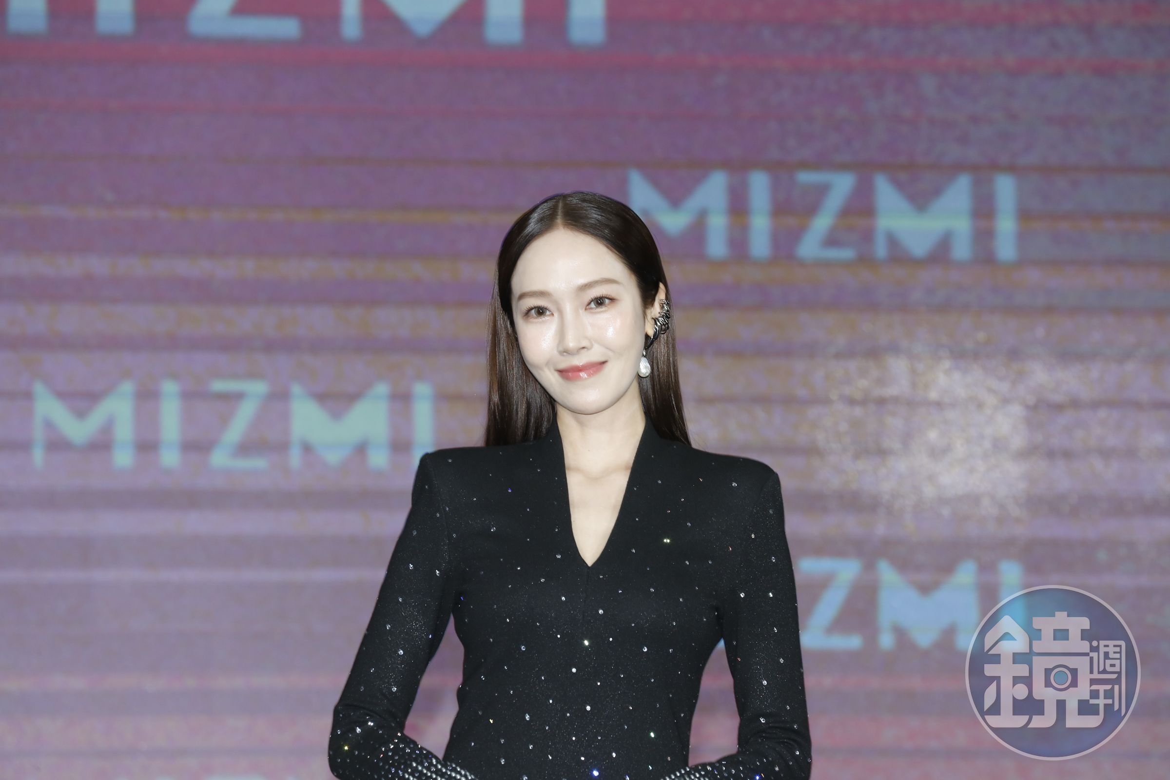 潔西卡在訪談中途問:「我今天的打扮是不是像惡女?我想要柔和一點。」