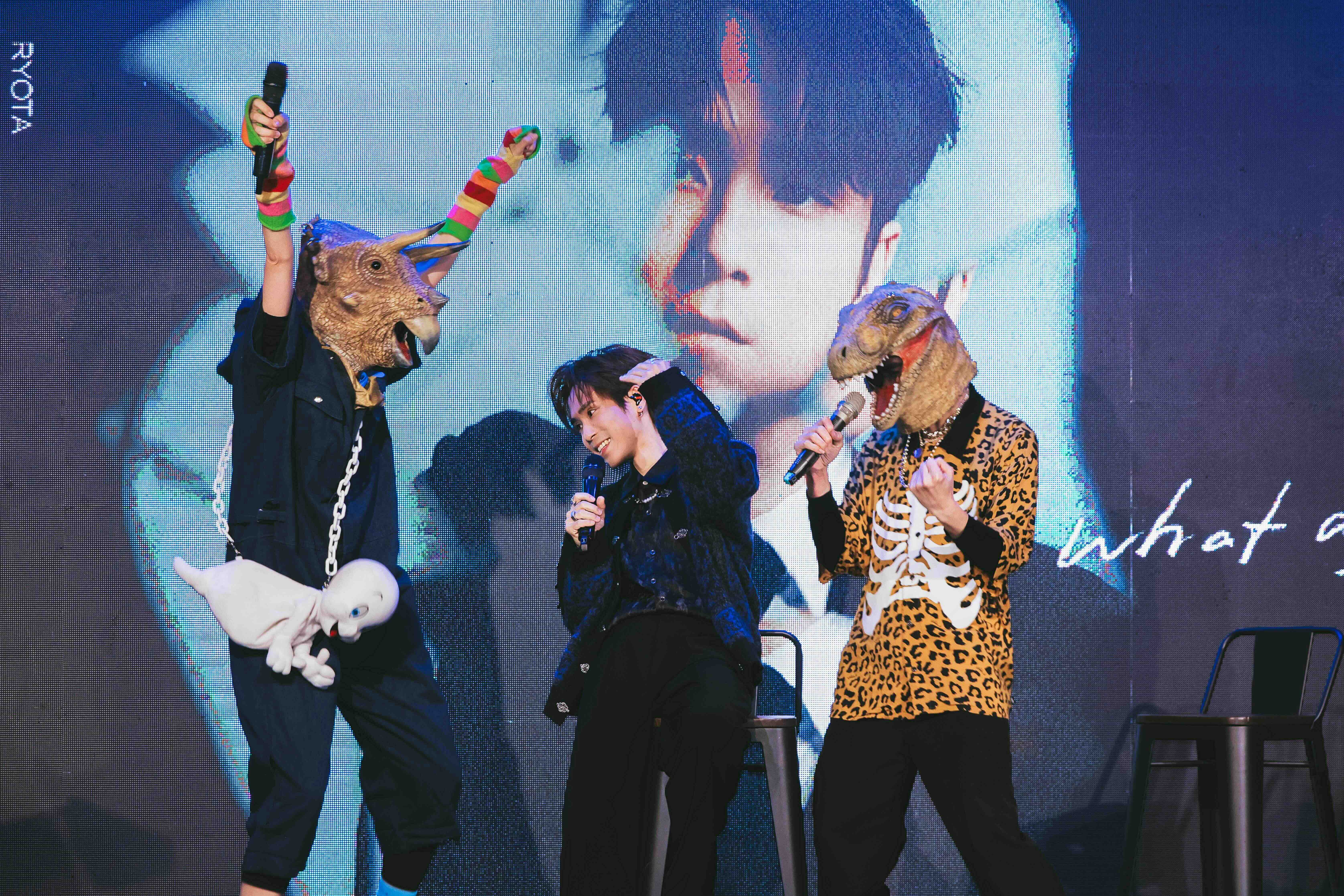 「恐龍的皮」祝賀片山涼太發新專輯順利，片山涼太笑說：「為什麼恐龍講話比我還順暢。」（大元娛樂提供）