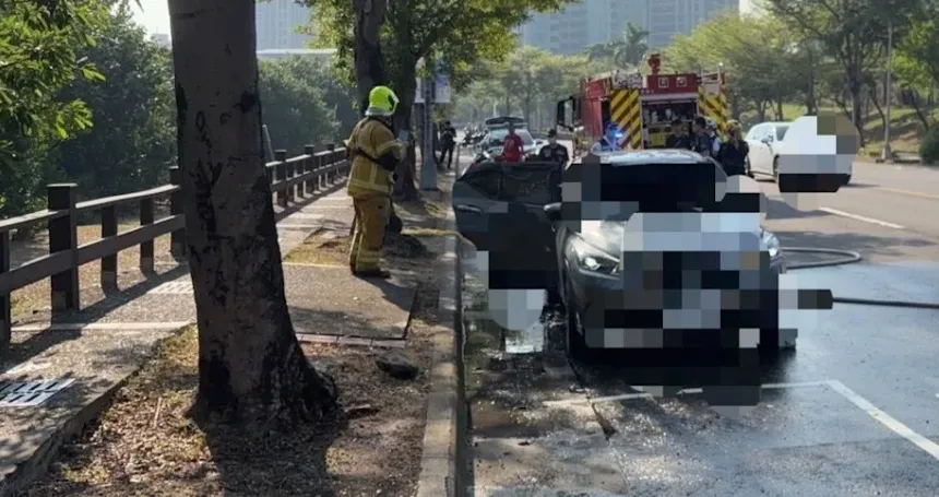 車內2焦屍「駕駛坐著、副駕躺臥」！引擎還在發動...　高雄火燒車死者身分釐清中