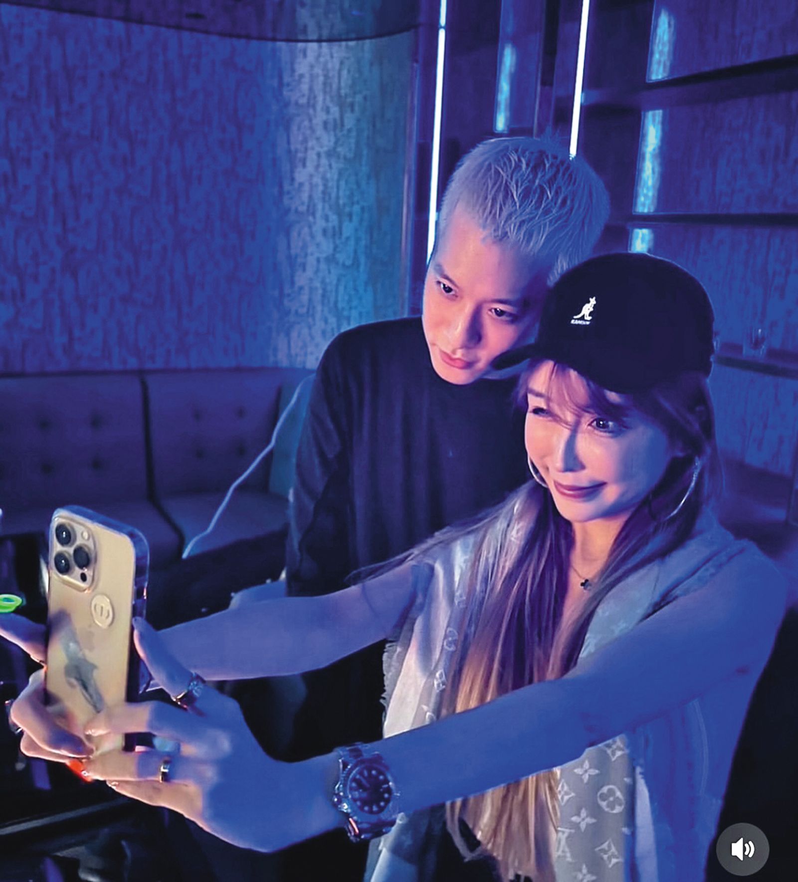 雪碧在社群上傳和周湯豪的自拍合照。（翻攝自雪碧IG）