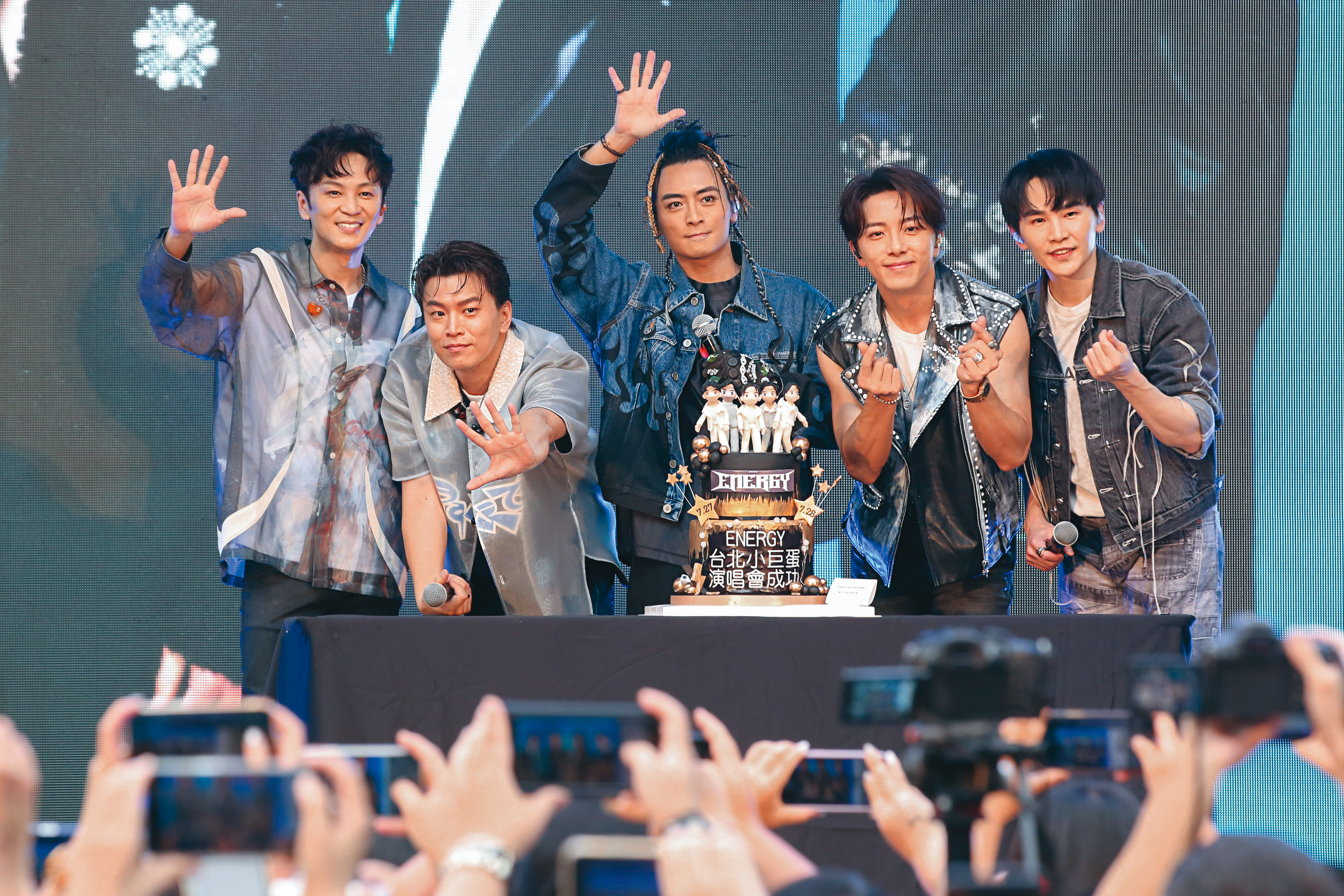 Energy復出成功捲起懷舊風潮，而感情狀況就屬Toro（中）最撲朔迷離，他也沒要交代的意思。左起書偉、阿弟、坤達、牛奶。