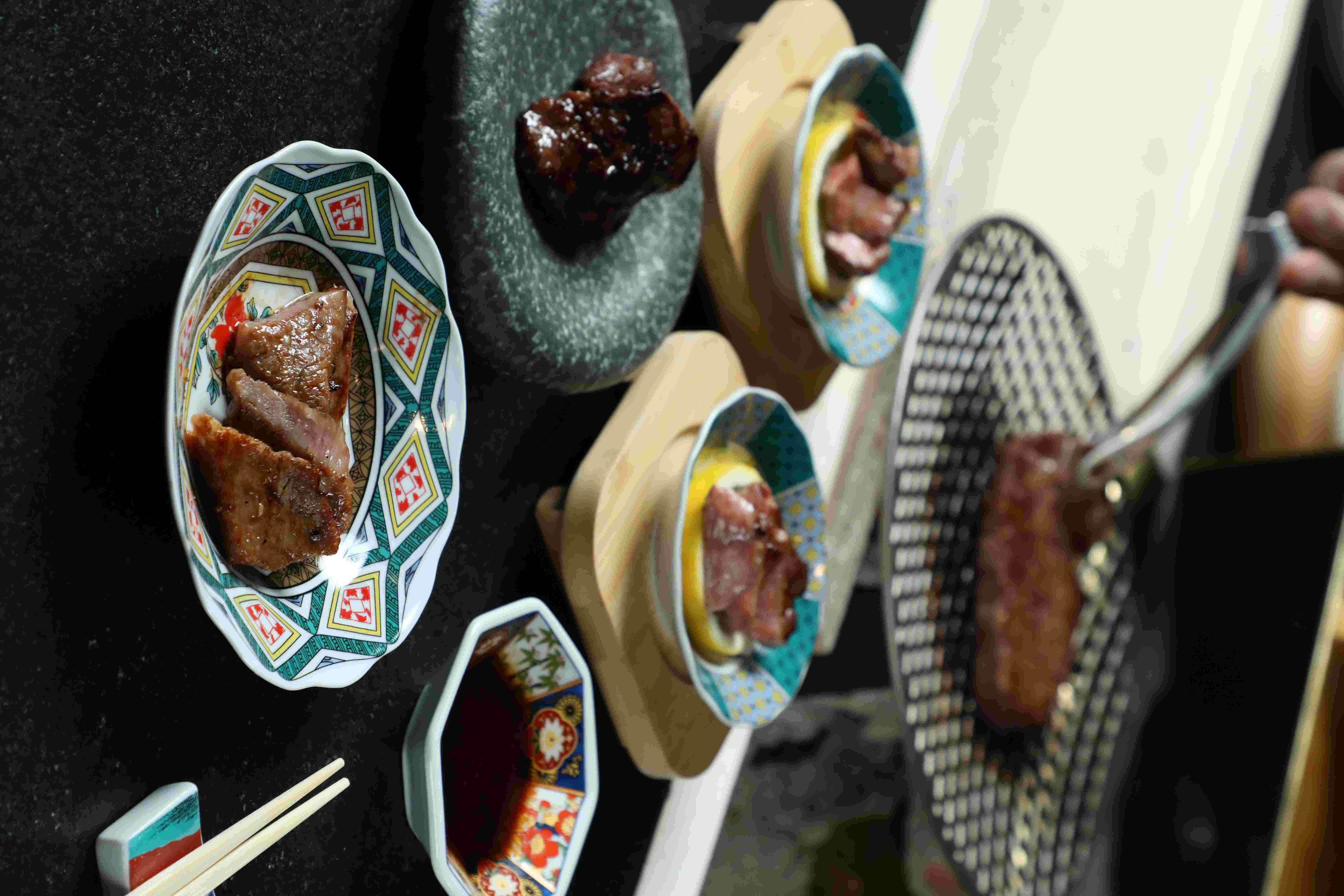 「牛匠」套餐中包括清爽的牛舌、赤身腿肉、厚切橫膈膜與壺漬牛五花，都有不同調味。