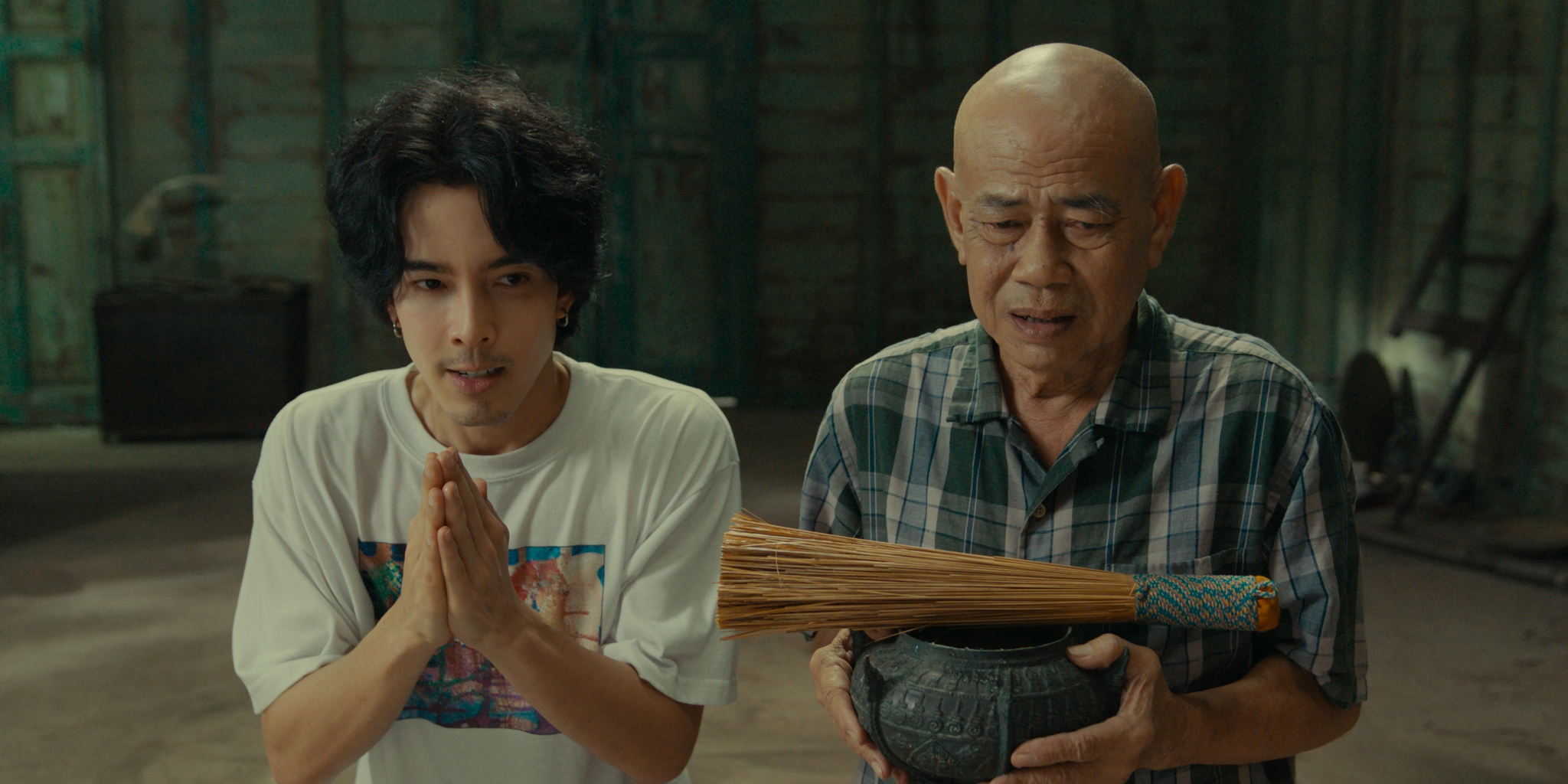 沉迷電玩廢柴缺錢花,一心想將家族遺產變成現金。(威視電影提供)