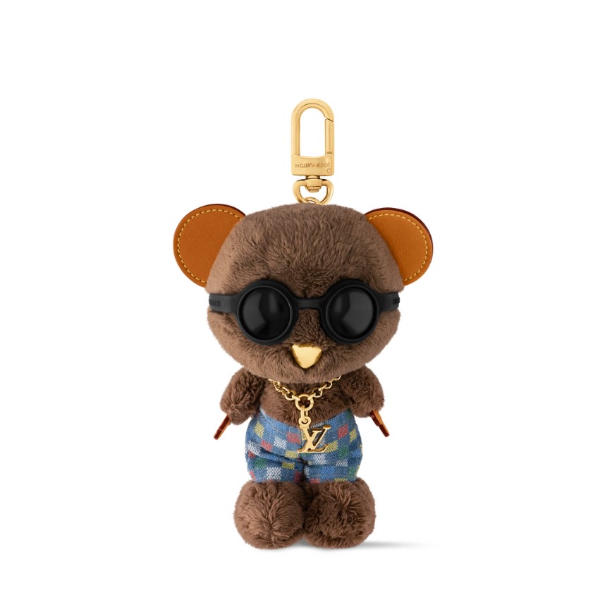 LV Louis Bear超級視覺包包吊飾。NT$41,100(路易威登提供) 4.LV Louis Bear棒球選手包包吊飾。NT$41,100(路易威登提供)