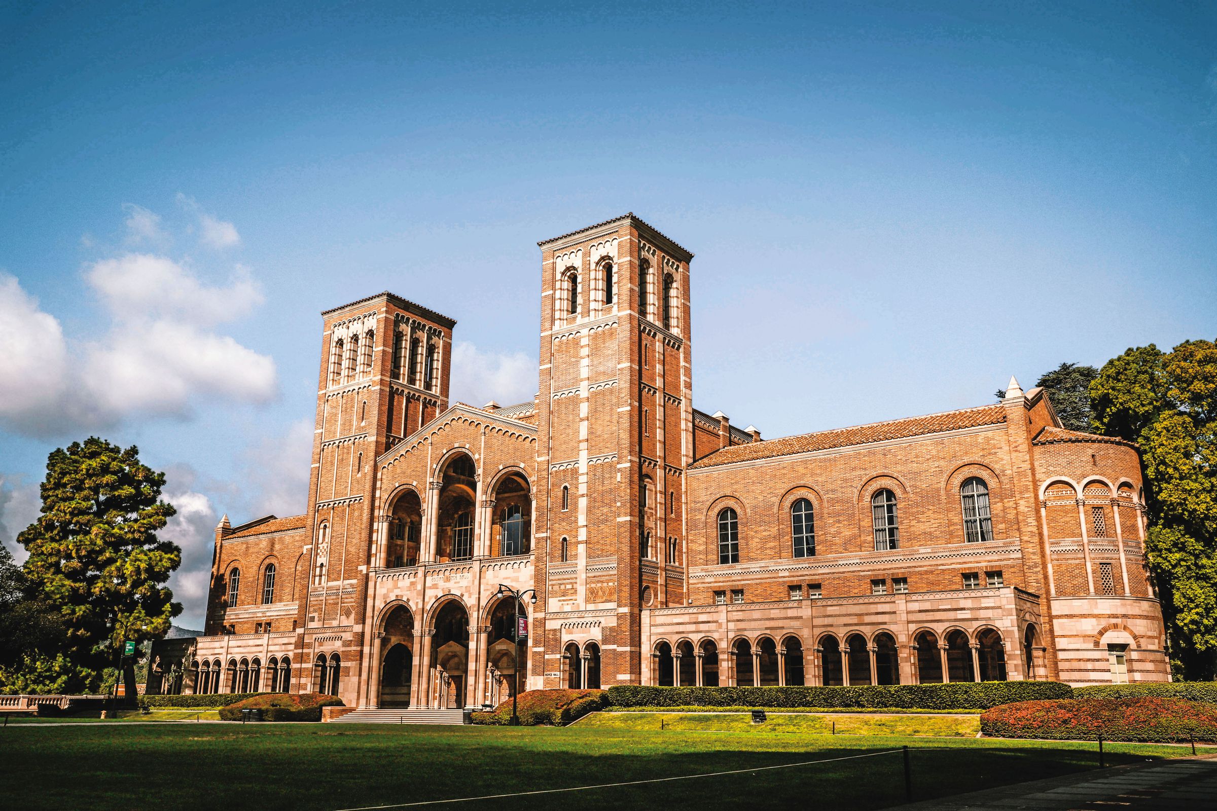 UCLA(圖)享譽國際,其學位證書等書類文件,被有心人士偽造時有所聞。(Pixabay)
