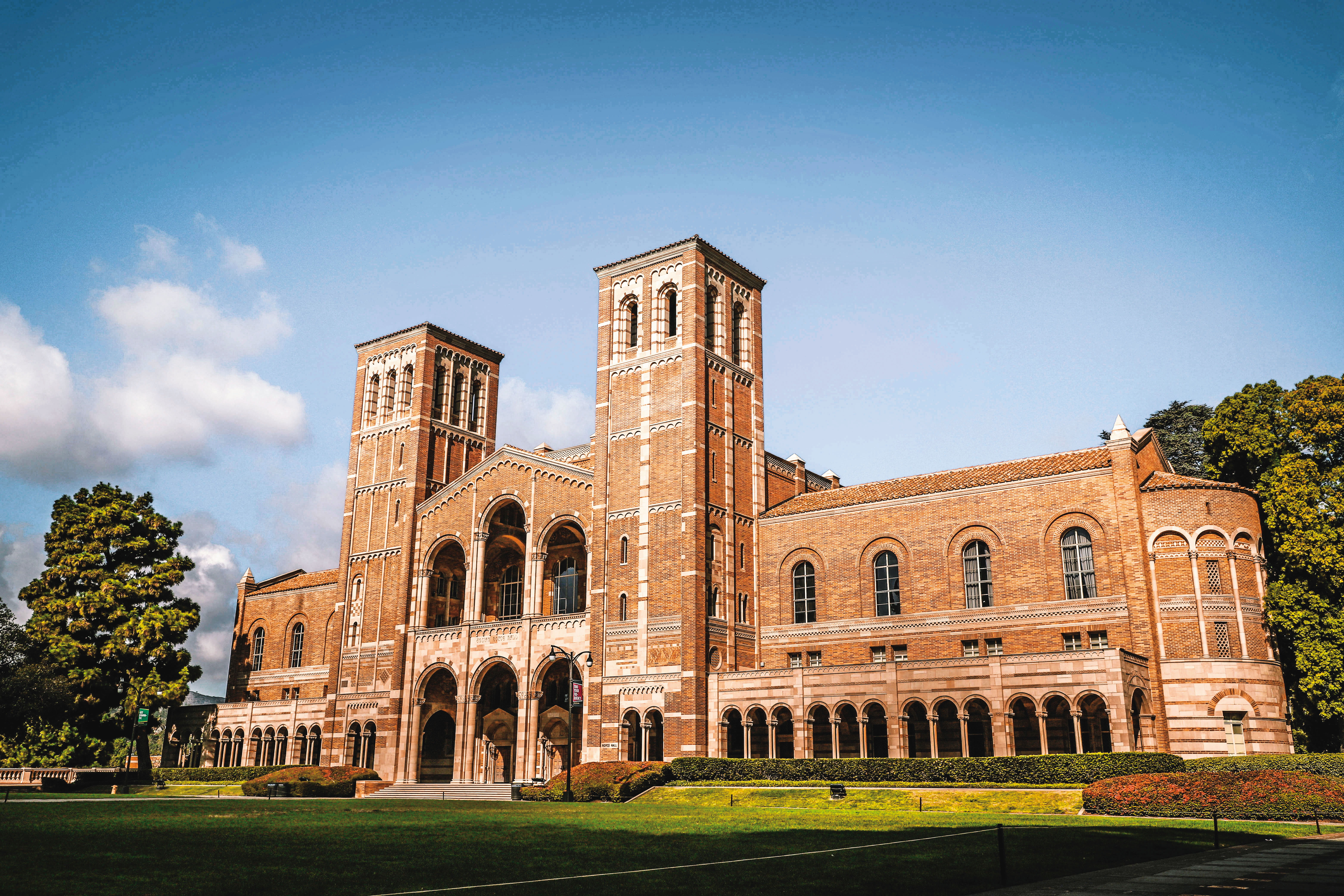 UCLA(圖)享譽國際,其學位證書等書類文件,被有心人士偽造時有所聞。(Pixabay)
