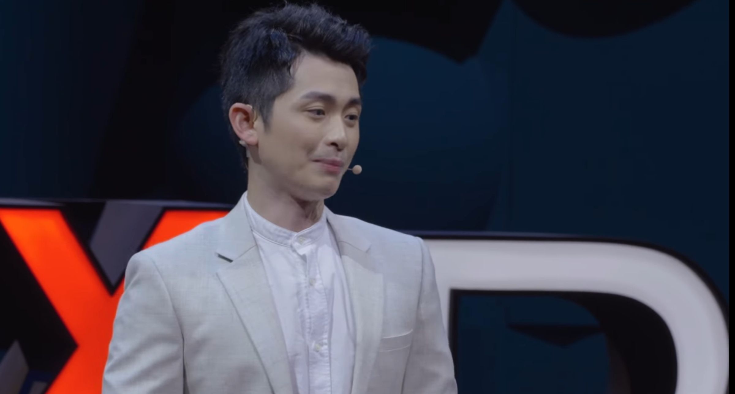 曾博恩「有趣的演講」被認定符合技藝表演,應依法課徵娛樂稅。(翻攝自臉書Stand up, Brian! 博恩站起來!)