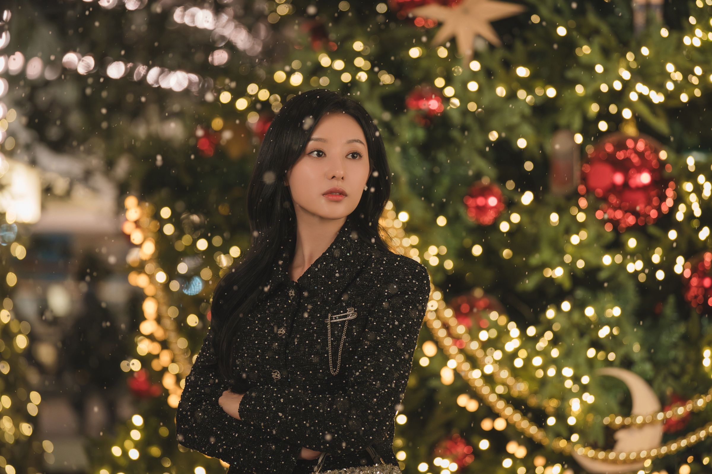 金智媛藉《淚之女王》人氣再創高峰。(Netflix提供)