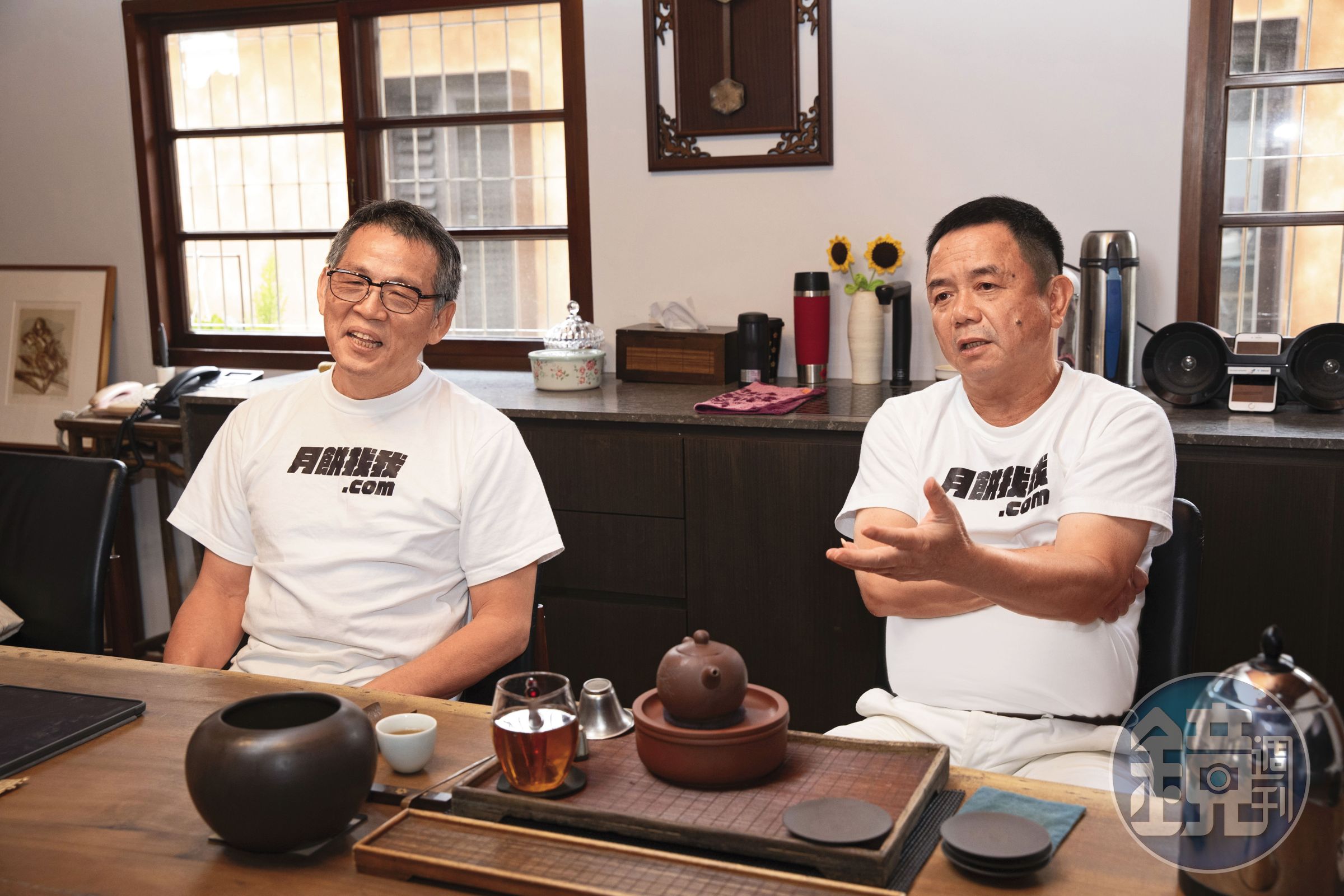 許銘仁(右)於12年前延攬施宏漳(左)加入團隊,並在2023年退居幕後,2人攜手為微熱山丘轉型布局,解除伴手禮危機。