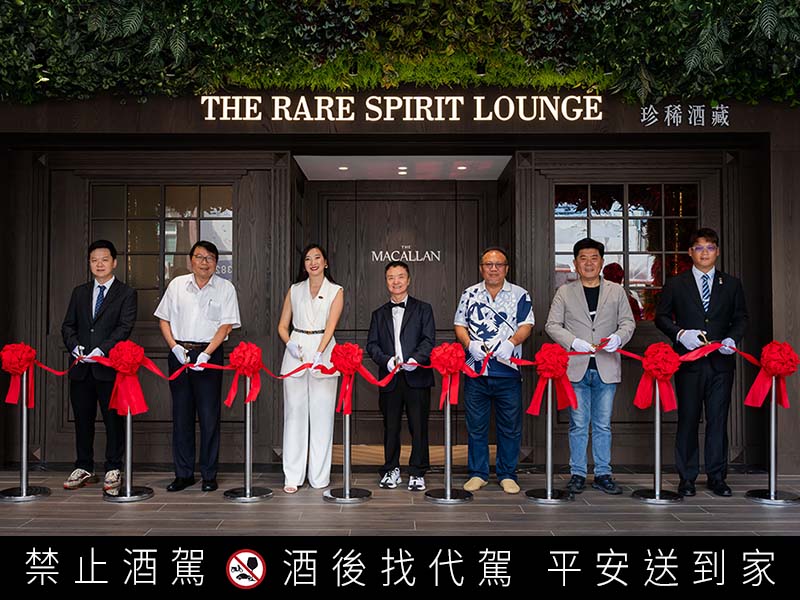 珍稀酒藏於日前盛大開幕，臺灣愛丁頓董事總經理 黃皓茵Helen Wong(左3)、國泰洋酒榮譽董事長 劉榮祺(中間)、國泰洋酒董事長特助 劉宇祥(左1)，一同為開幕典禮剪綵。