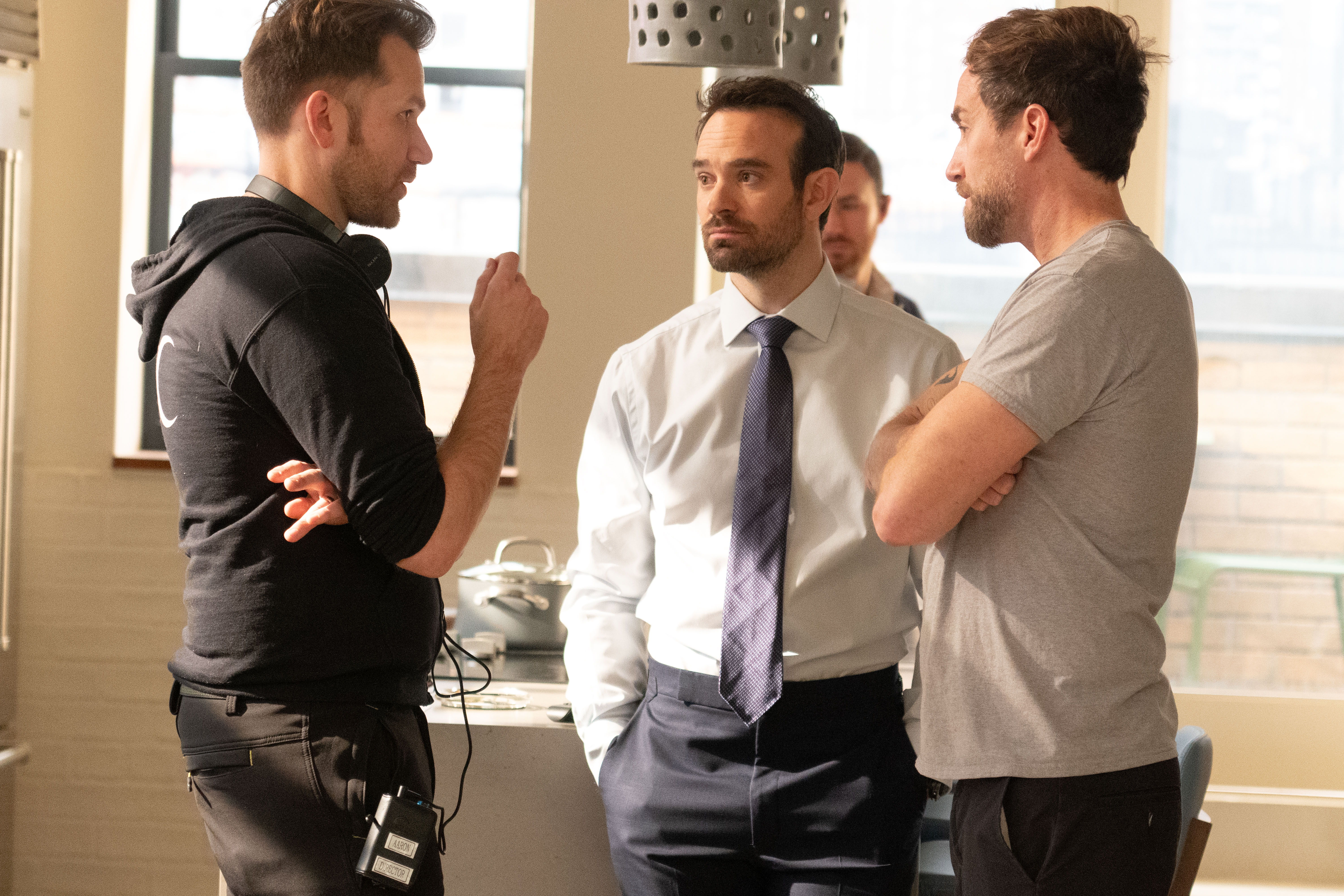 《夜魔俠：重生》導演亞倫穆赫德（左起）、主角查理考克斯、導演賈斯汀班森。（Disney+提供）