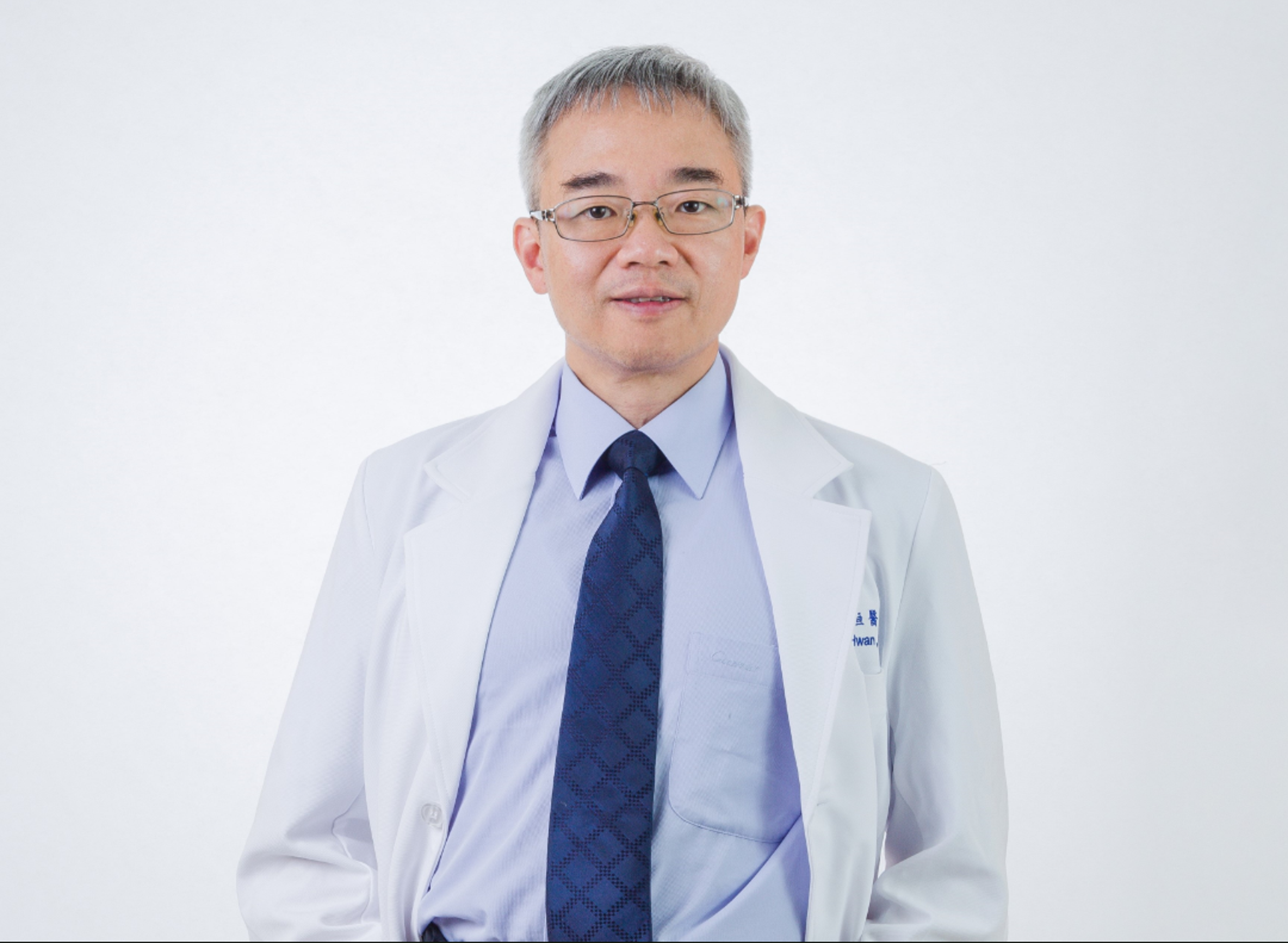 高雄醫學大學骨科權威陳崇桓教授呼籲大眾「骨鬆早篩檢、骨折不出現」,重視銀髮骨骼健康。(高雄醫學大學提供) 1 個附件