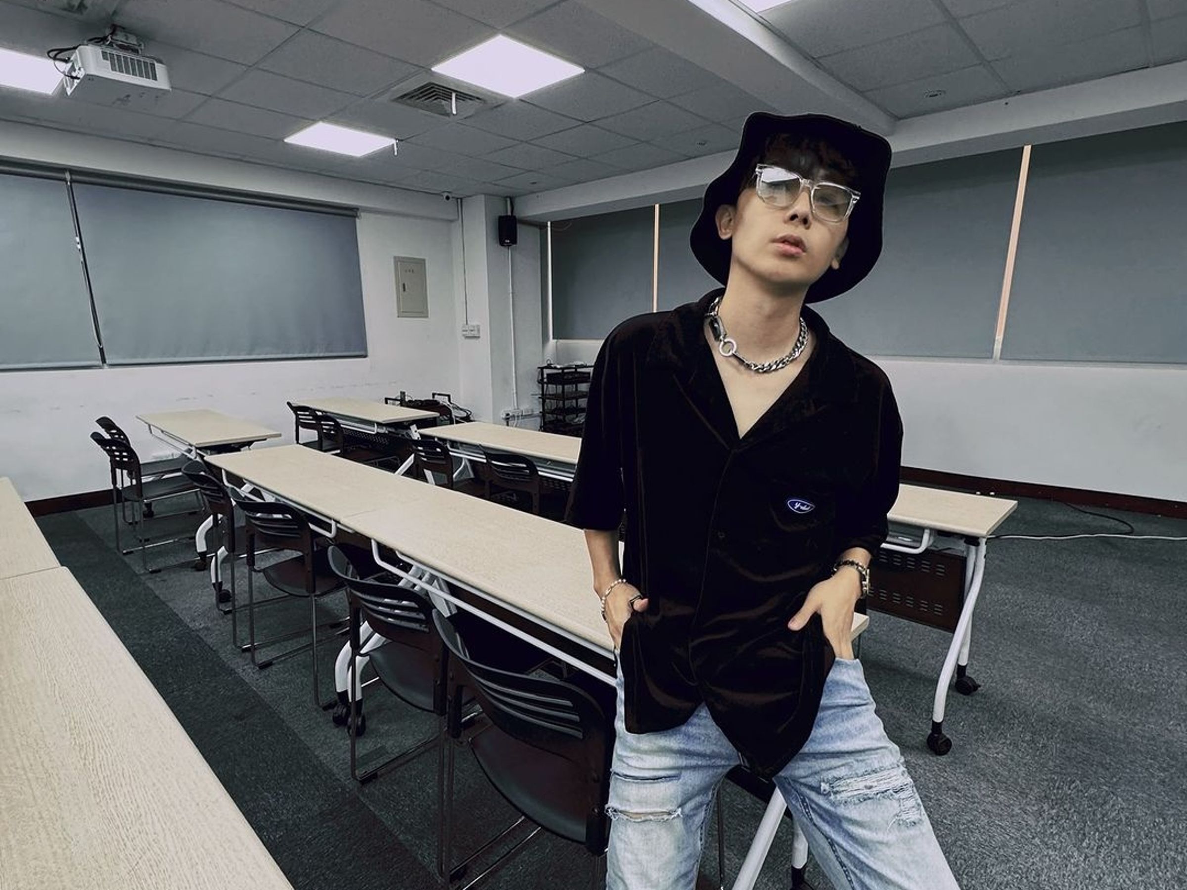 酷炫坦承劈腿偷吃，但反擊星宣早已知道他有女友。（翻攝自酷炫臉書）