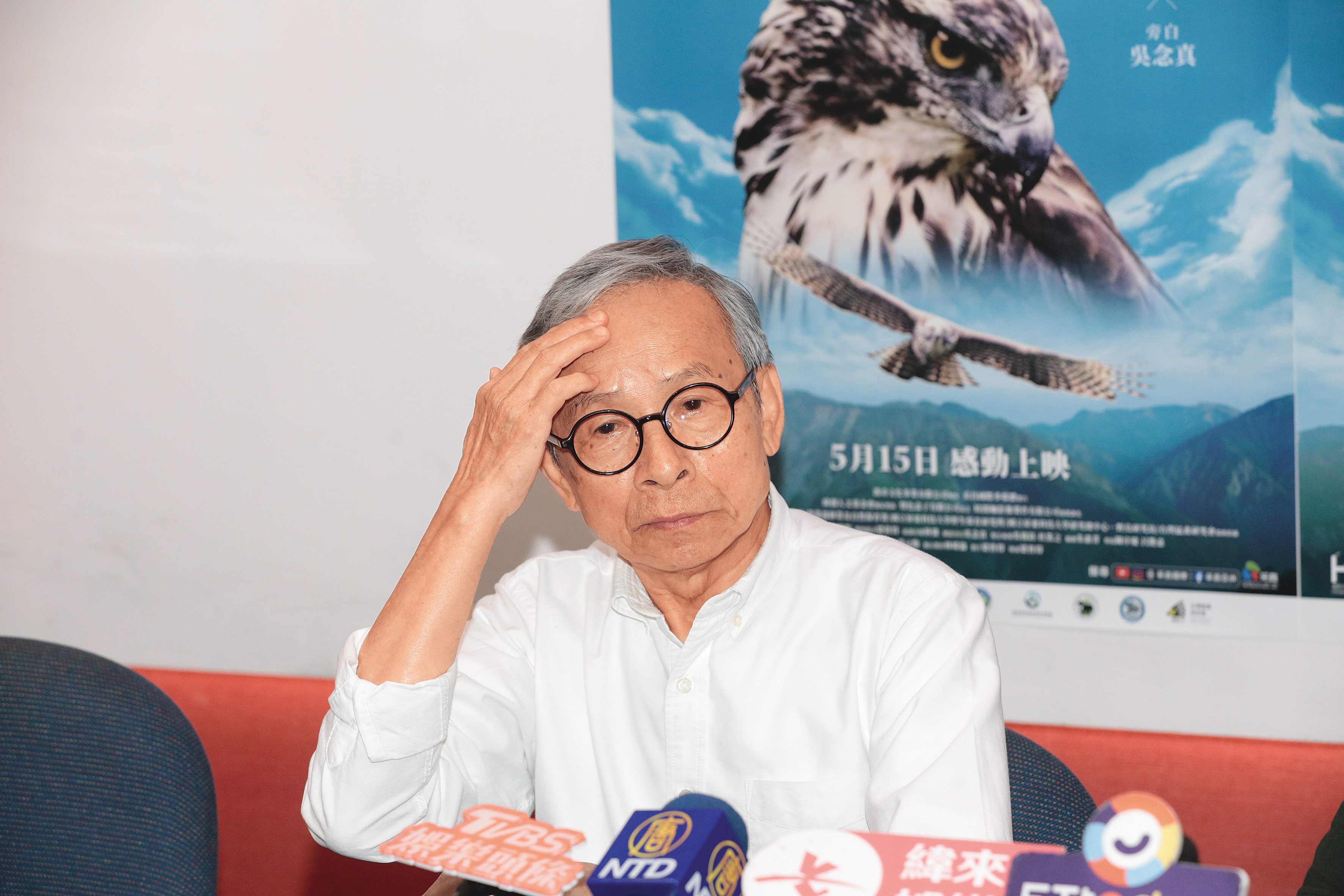 來來來～西當普利鼠（=Sit down please）！看吳念真撫額苦思的樣子，莫名有種反差萌。