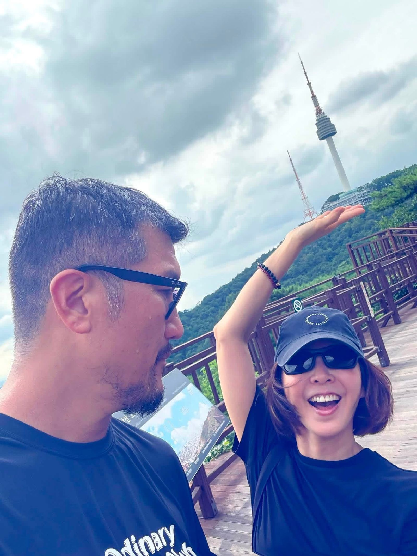 許茹芸很喜歡走路，常跟老公Mr. Big四處走。（圖／翻攝自許茹芸臉書）