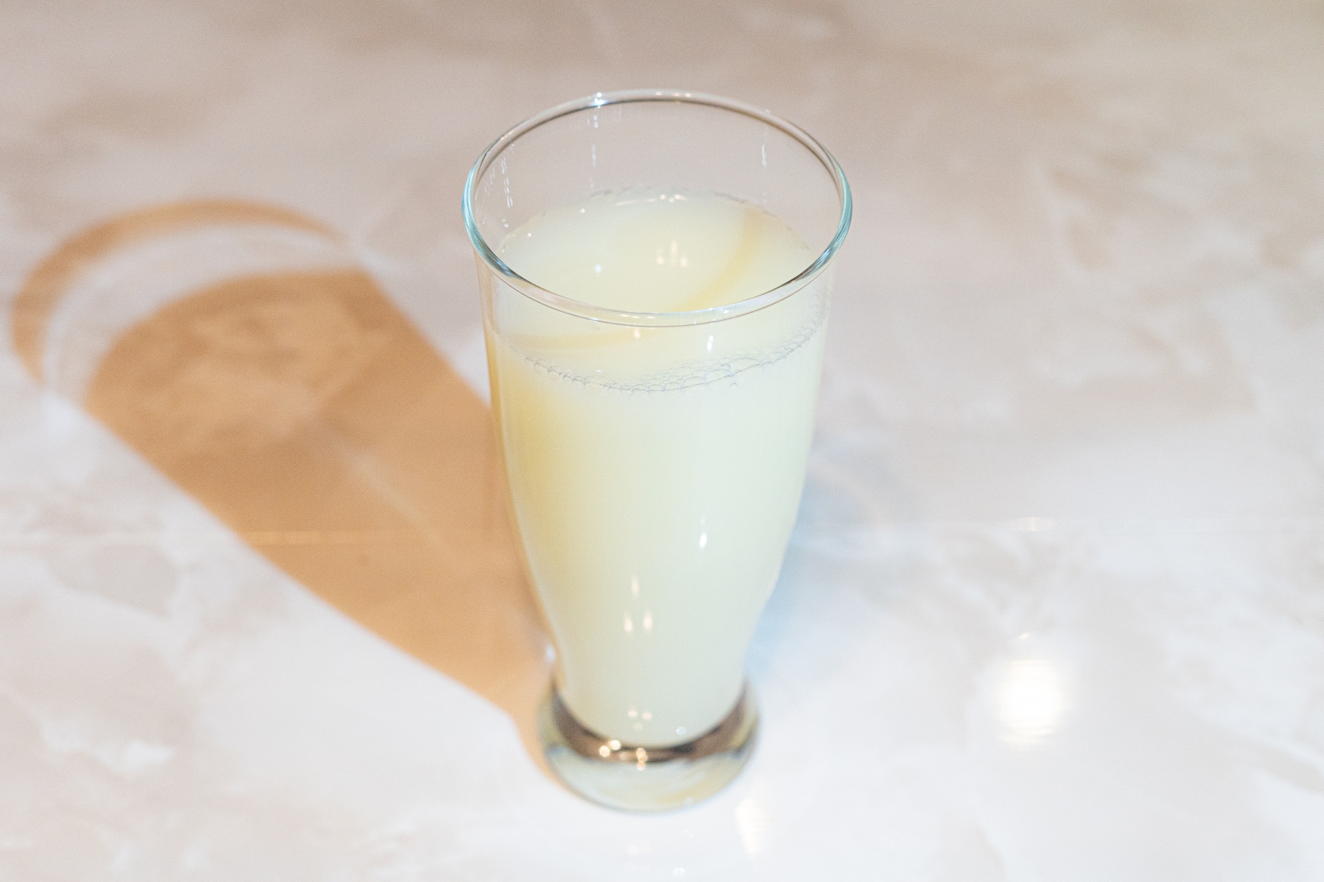 網傳香蕉牛奶跟酪梨牛奶味道喝起來像精液。(示意圖,photoAC)