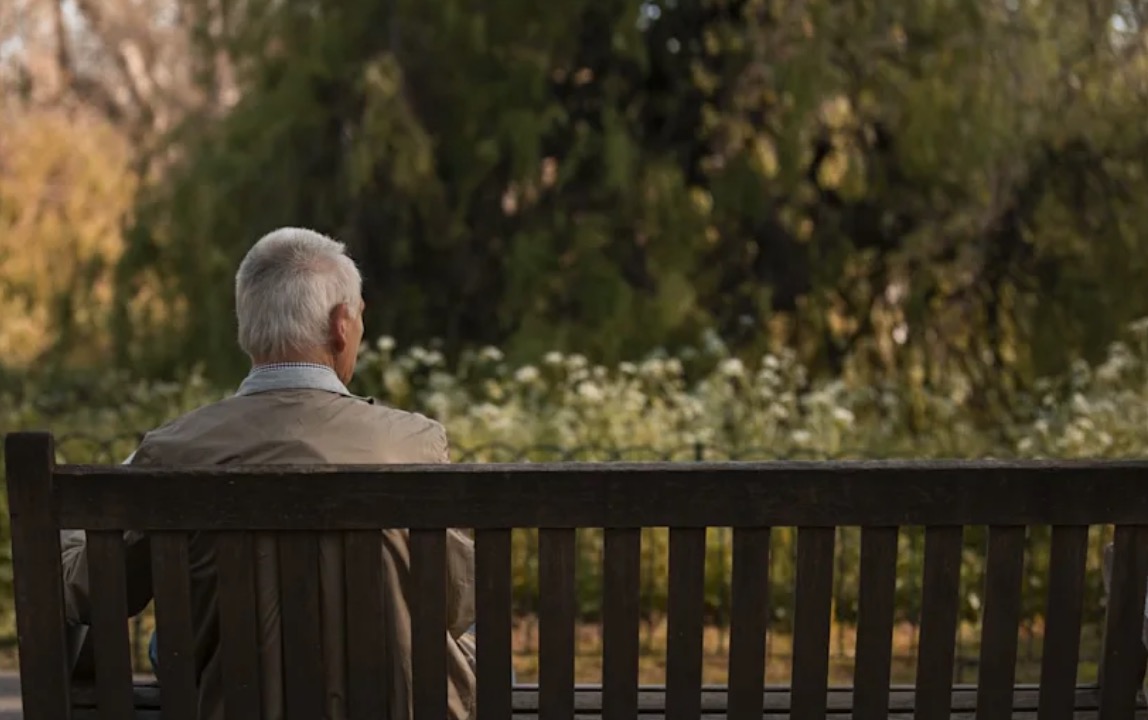 中國一名80歲男性確診感染HIV。中國報導指出，近年老年族群HIV感染者佔比持續上升，引發關注。（示意圖，Freepik）