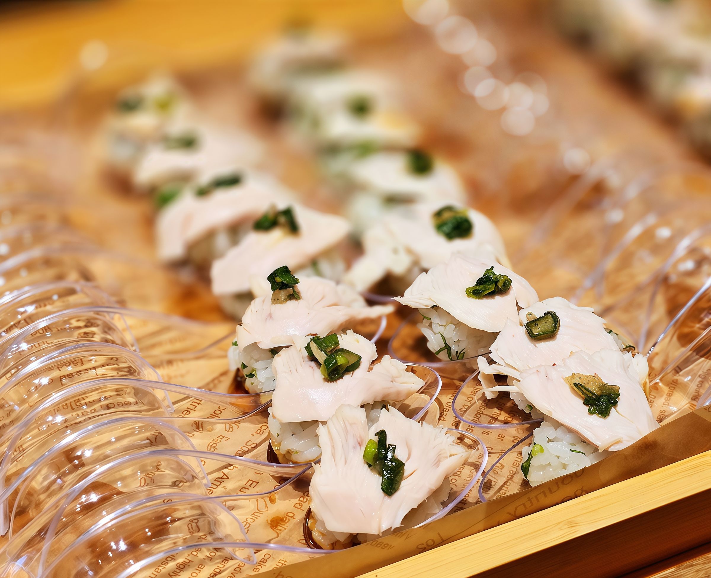 芫荽仿土雞肉定食可說是嘉義味與日本料理結合之作。（林聰明沙鍋魚頭提供）