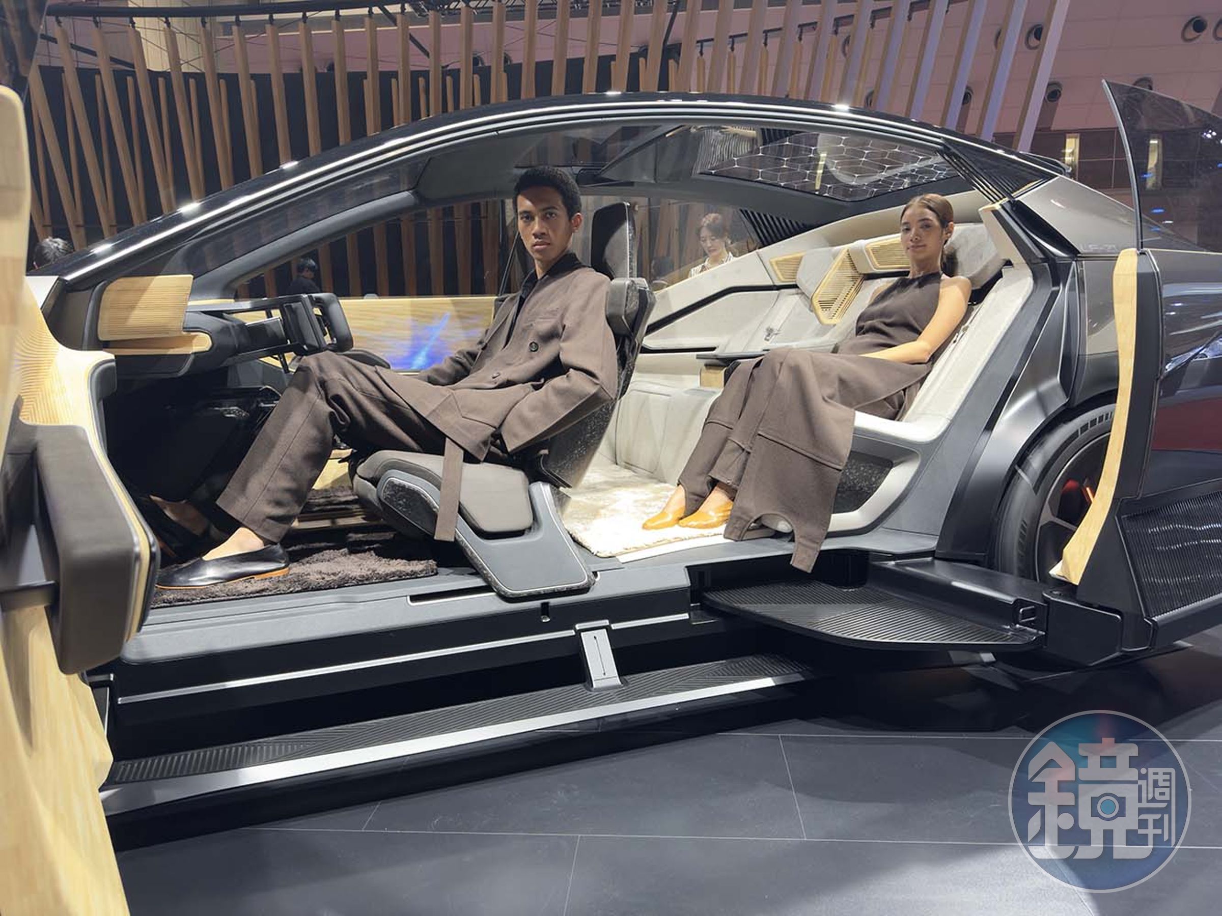 四座的設定，也象徵LEXUS未來對於休旅車的想像。
