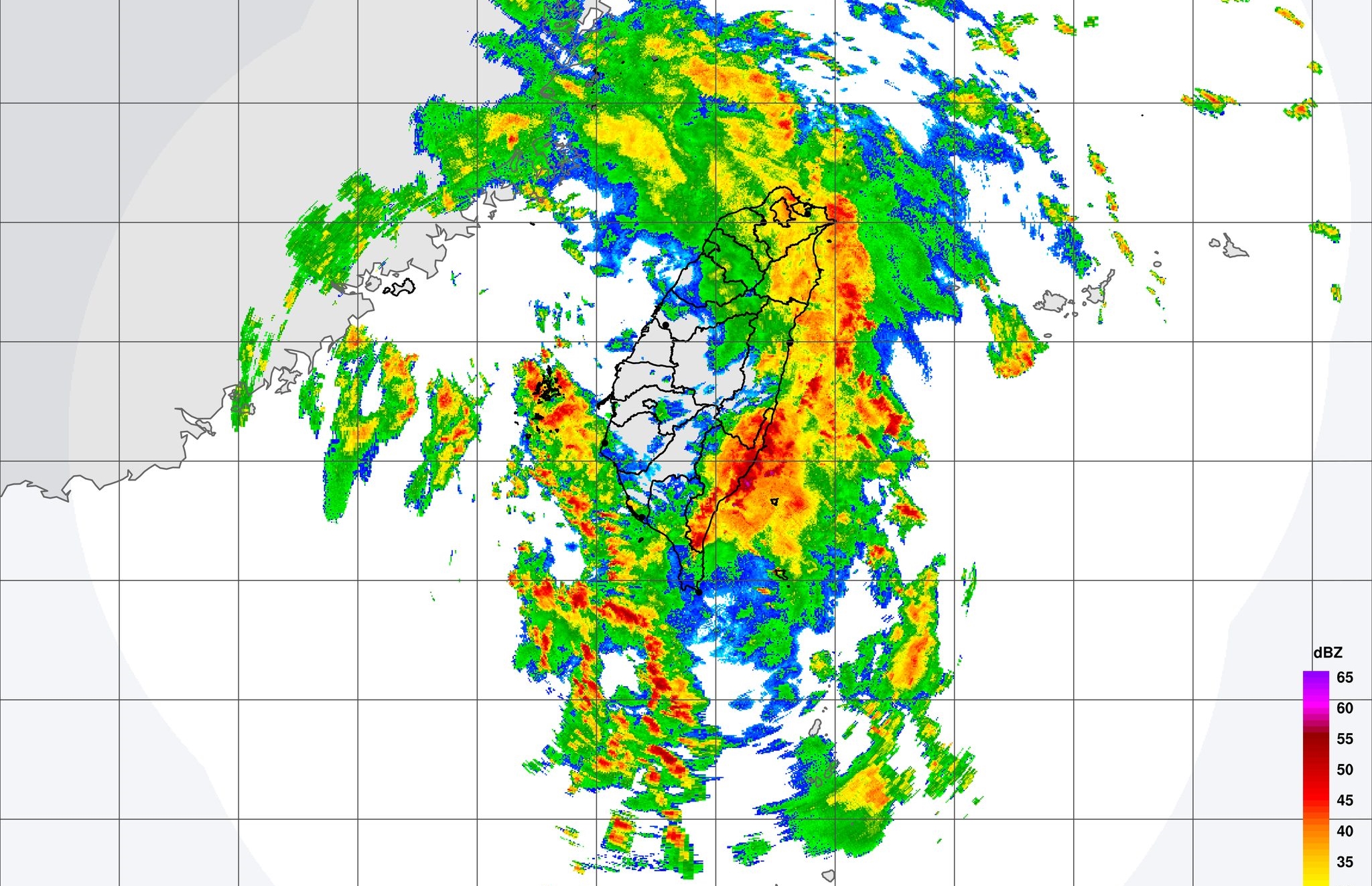 大豪雨強襲台東縣，縣長饒慶鈴po文，宣布大武鄉、太麻里鄉、達仁鄉今天停止上班上課。（中央氣象署提供）
