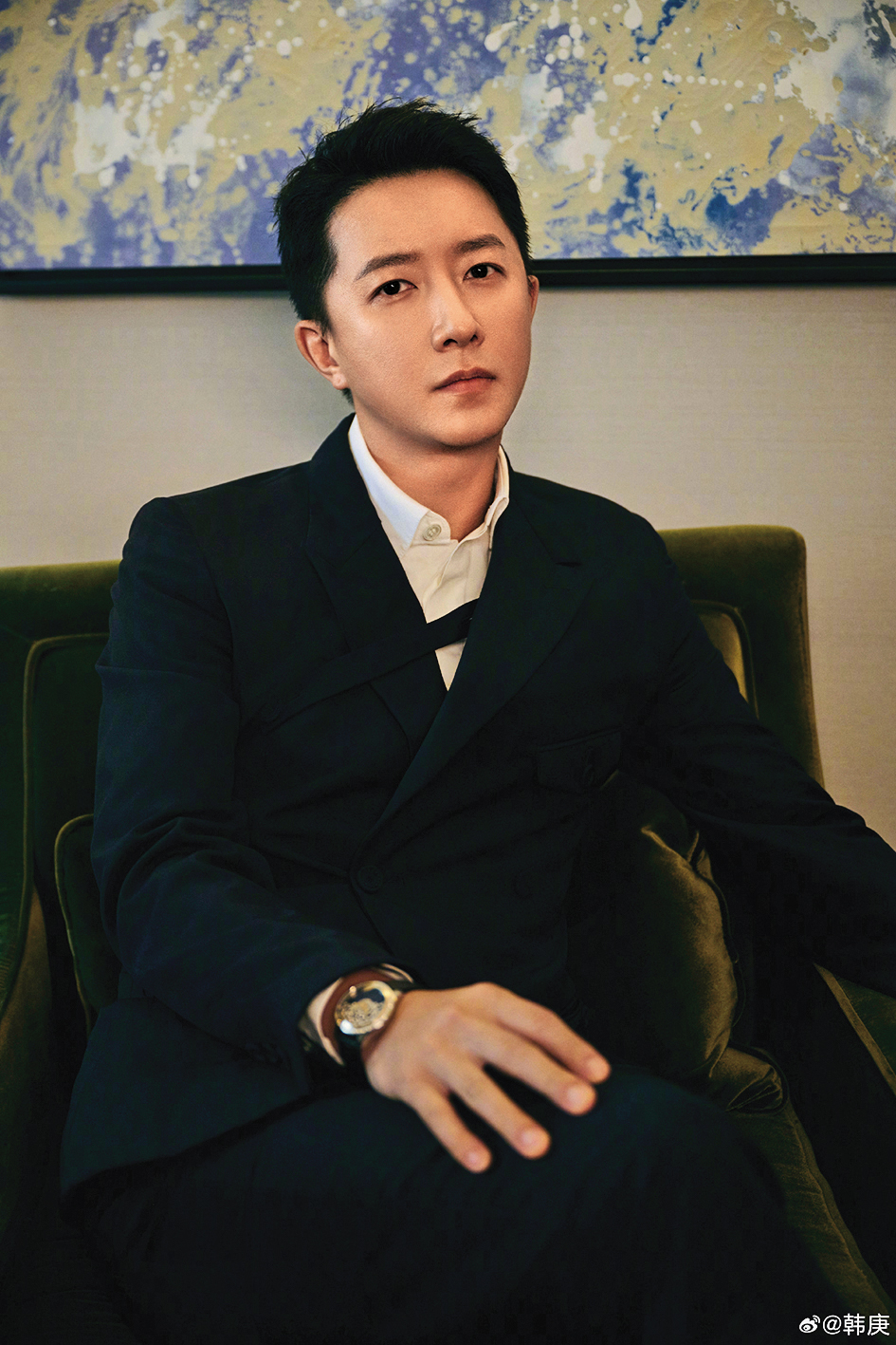 韓庚在當伴郎時和其他伴郎把伴娘扔下水遭議。（翻攝韓庚微博）
