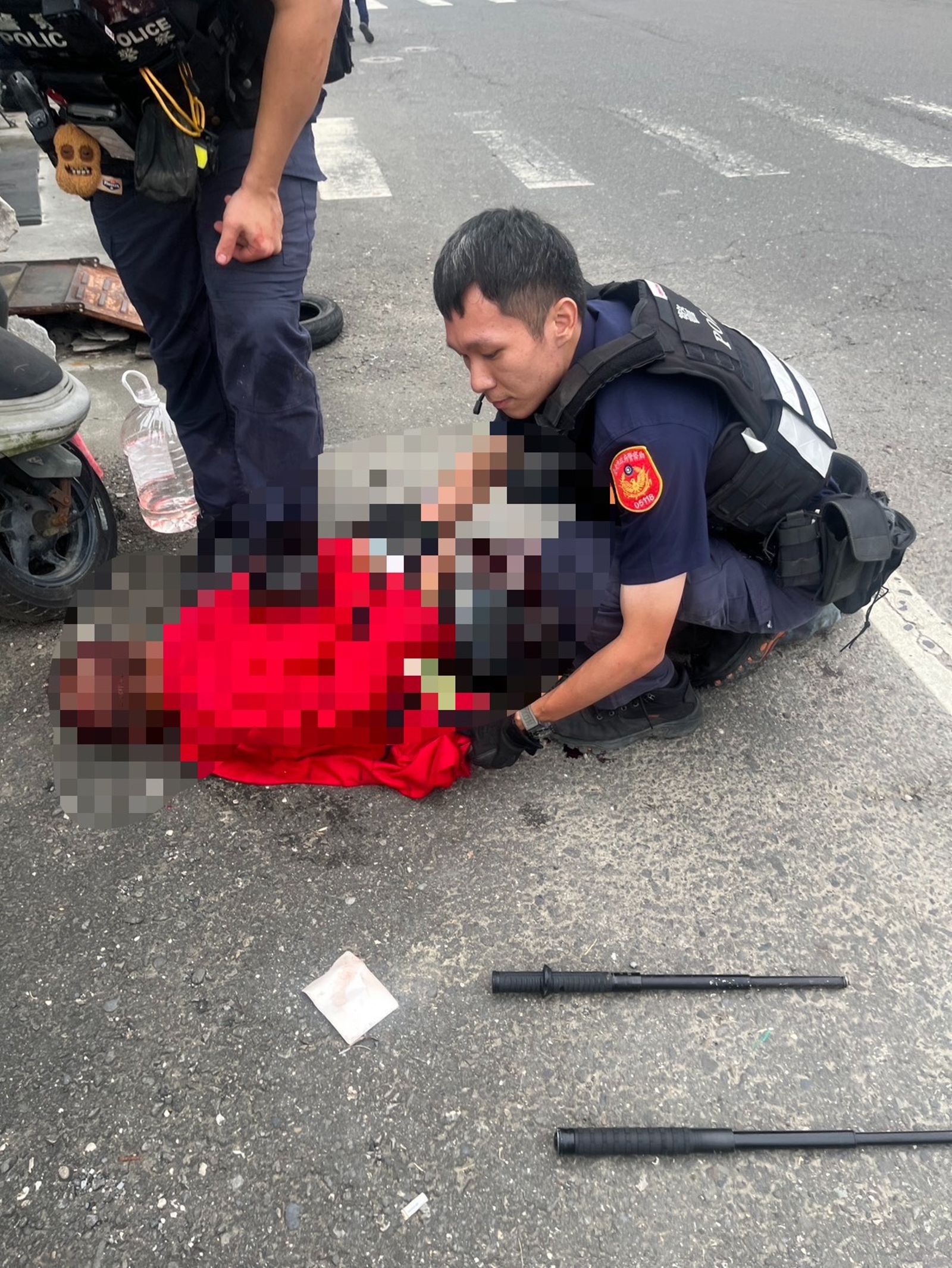 男持刀傷2人還逼近員警 喝令無效遭警開槍制止