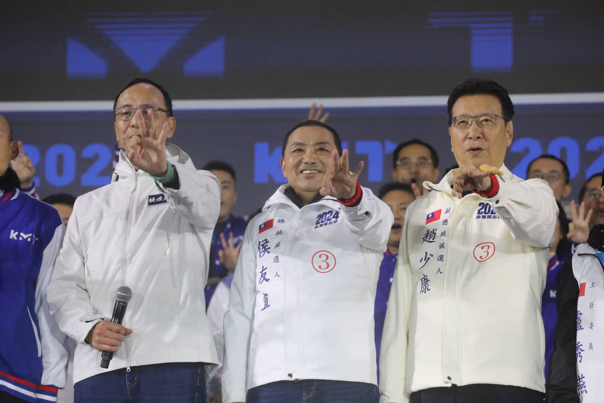 侯友宜近日因凱旋苑租金事件惹出爭議，搭檔趙少康近日嗆學生「覺得貴就不要租」。