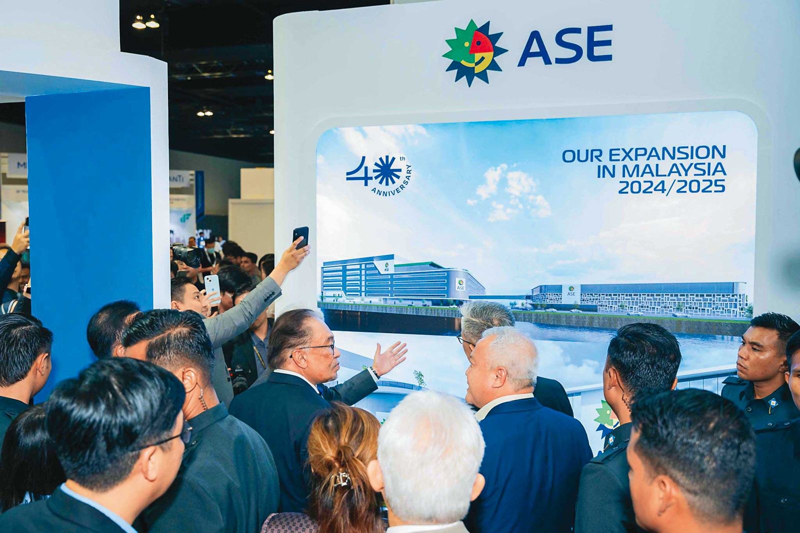 隨著許多台商在東南亞擴建生產基地,新代也跟著客戶一路設立海外子公司,就近把握新設廠房的需求商機。(翻攝ASE linkedin)