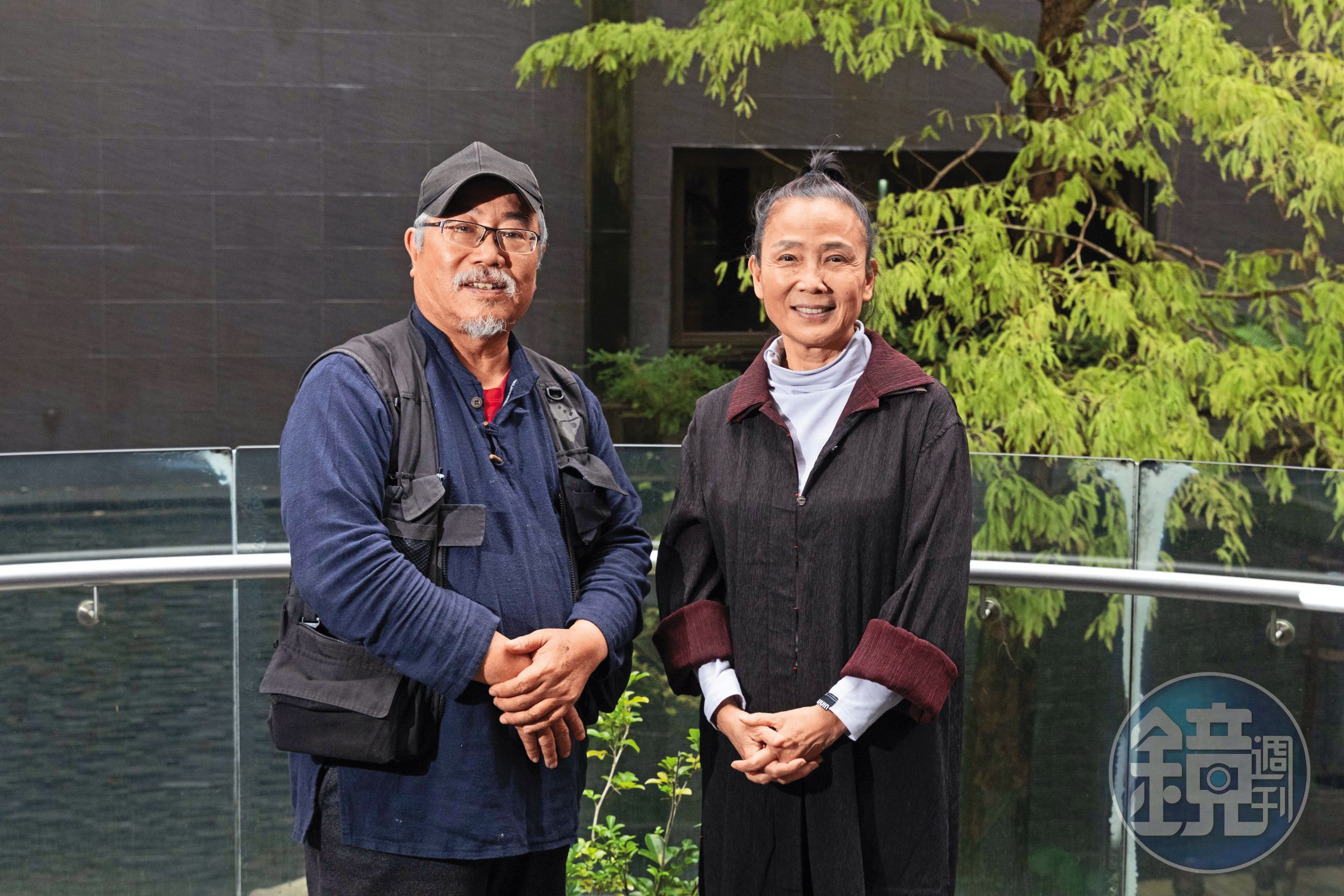 導演陳懷恩（左）在紀錄片中以表演創作為軸線，呈現「優人神鼓」創辦人劉若瑀（右）的表演觀。