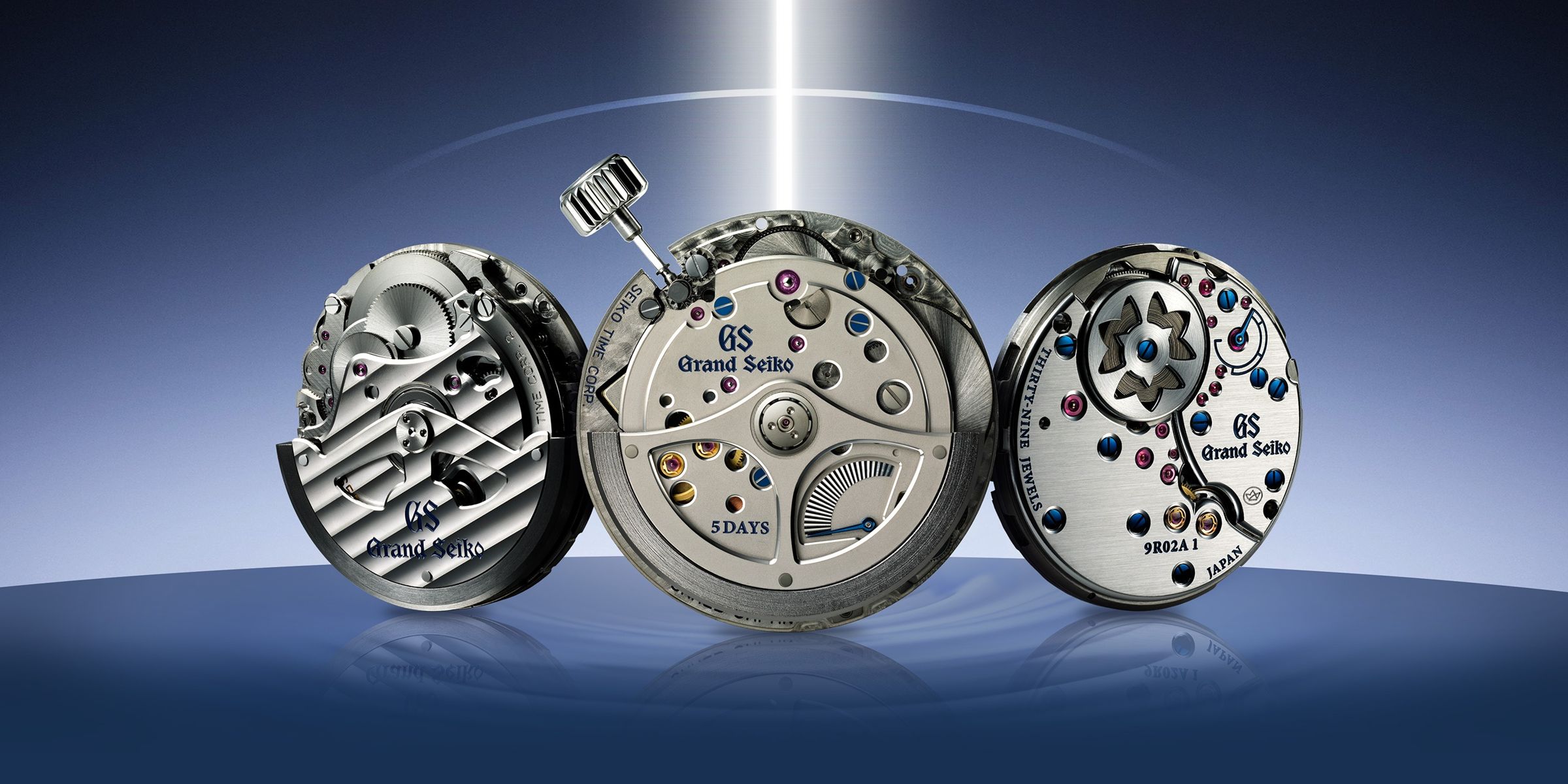 2004 年 Grand Seiko 發表 Spring Drive 9R65自動上鍊機芯，自此 21 年間不斷演進，衍生出計時碼錶、GMT與高精度等多樣功能。