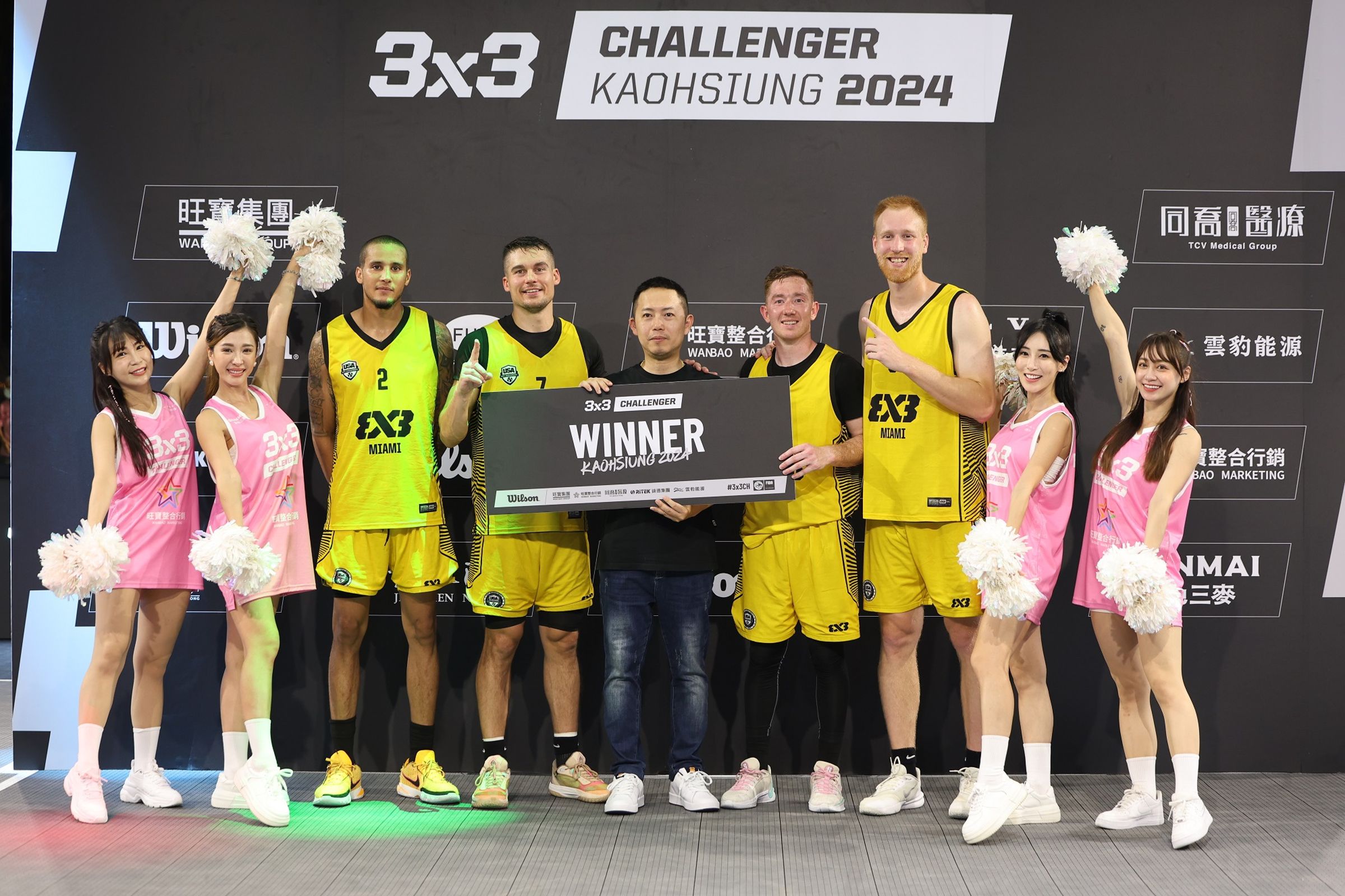 吳同喬(中)擔任中華民國3X3籃球協會理事長,積極推動3X3籃球運動。(旺寶整合行銷提供)