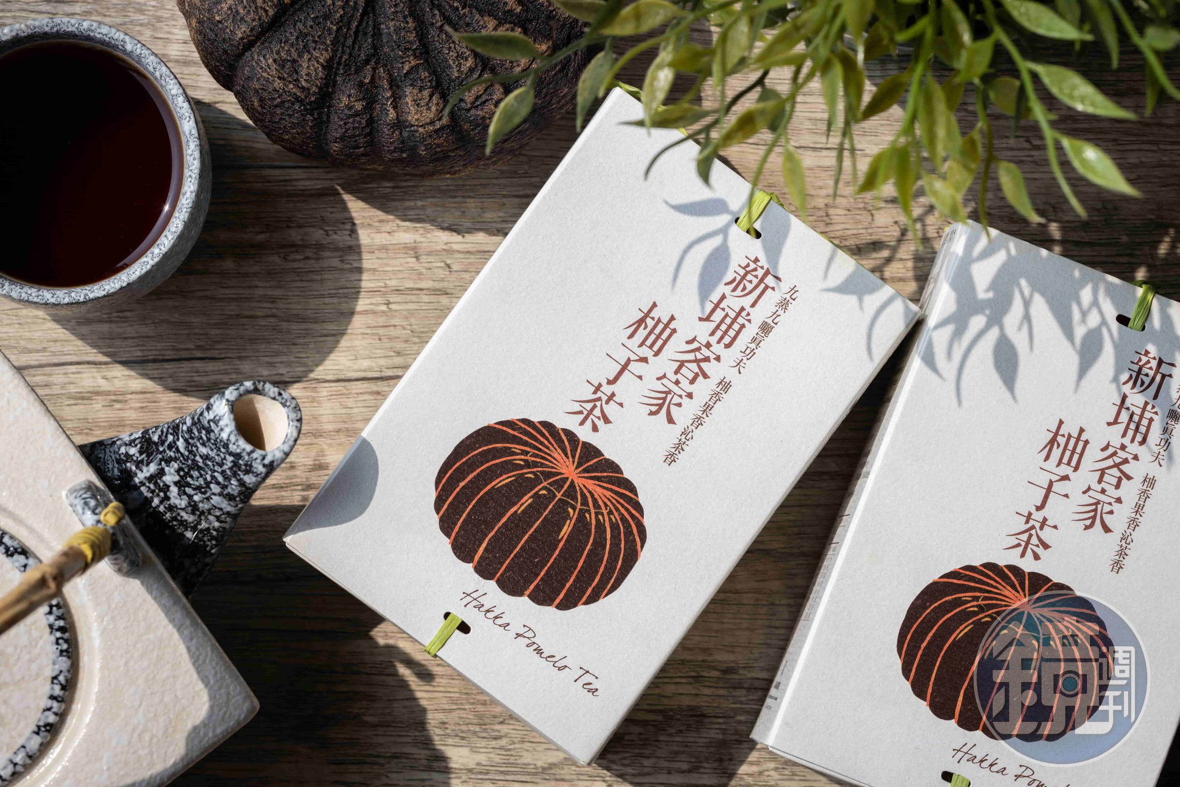 盒裝的「客家柚子茶」包裝文青新穎,以九蒸九曬的功夫,帶出柚香與茶香。(600元/2盒)