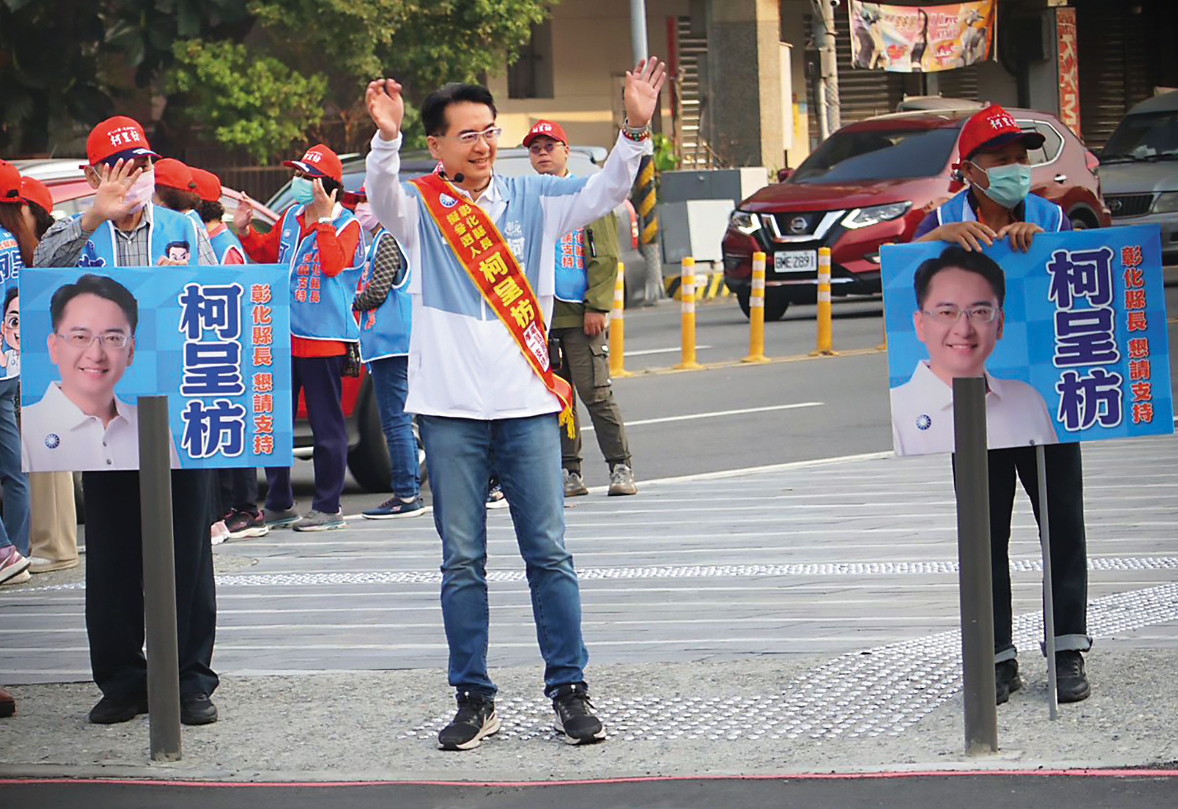 根據地方所做內參民調,柯呈枋(中)支持度僅次於謝衣鳯。(翻攝柯呈枋臉書)