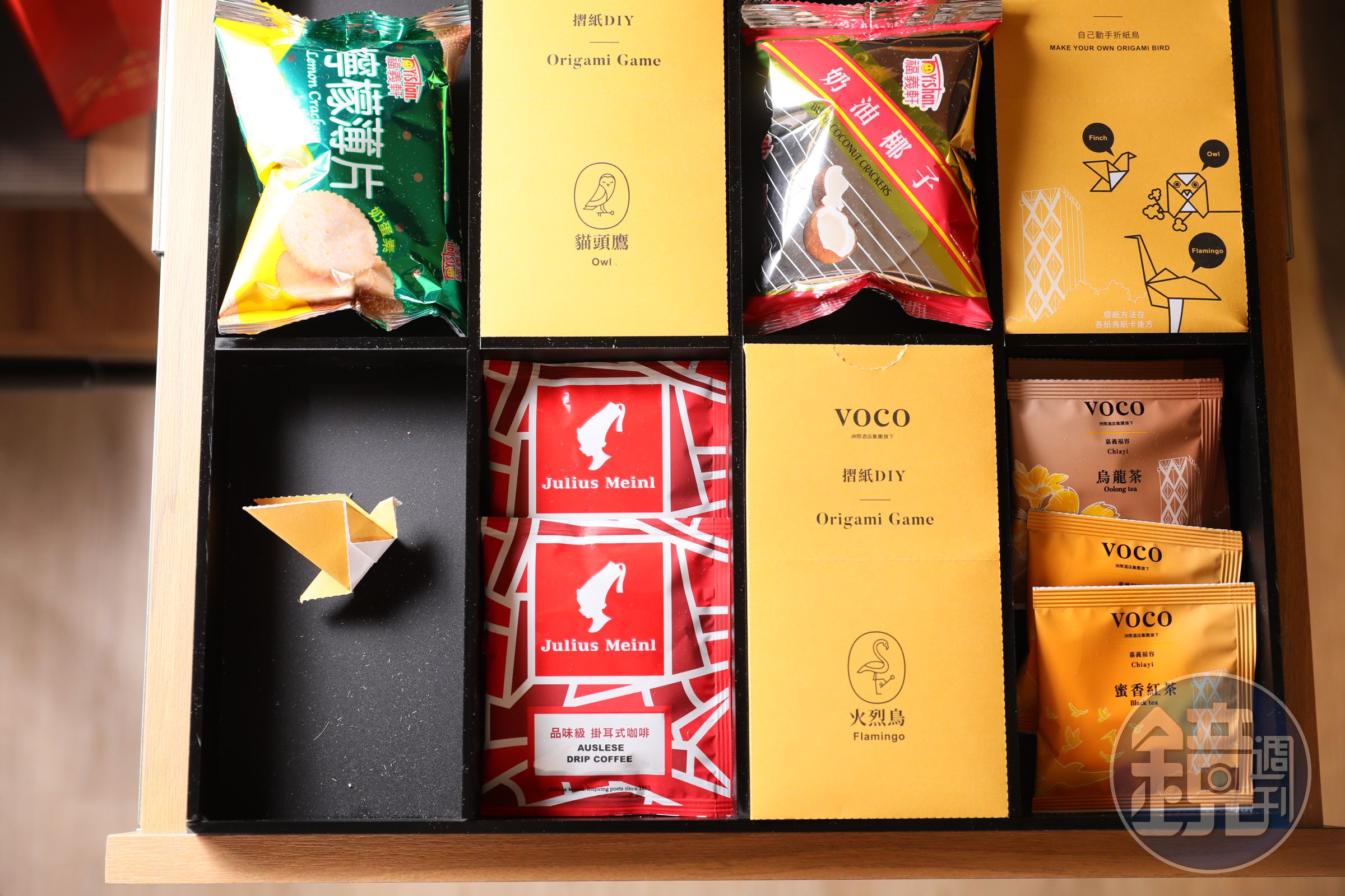除了茶包、餅乾等備品，更貼心準備了摺紙DIY。