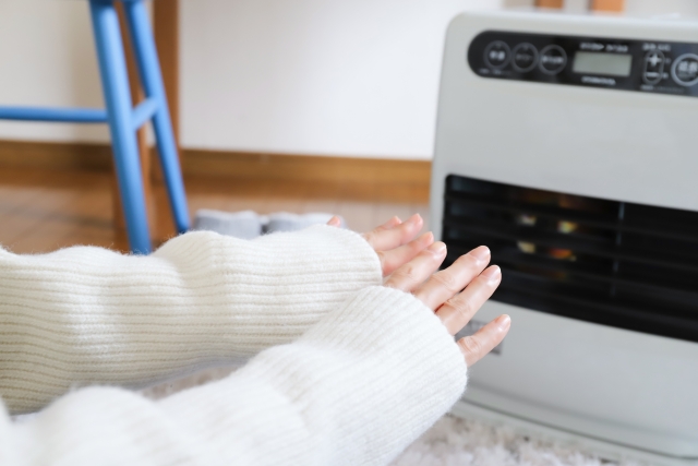 使用電暖器取暖，要留意3重點，以避免低溫燙傷或是火災發生的風險。（示意圖，photoAC）