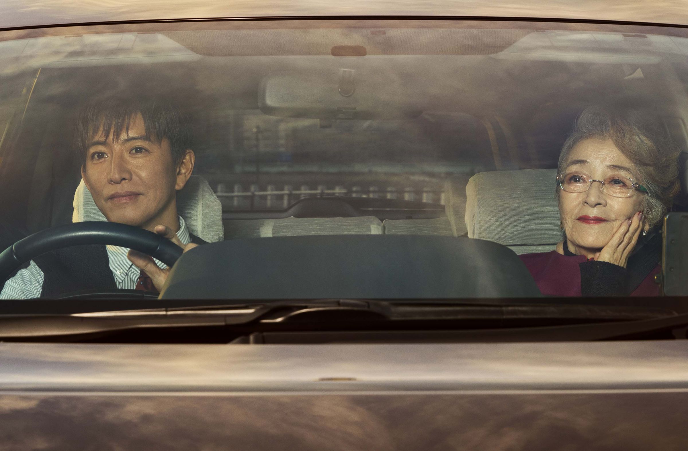 《東京計程車》由倍賞千惠子(右)與木村拓哉(左)擔綱主演,是日本導演山田洋次的第91部電影 。(天馬行空提供)